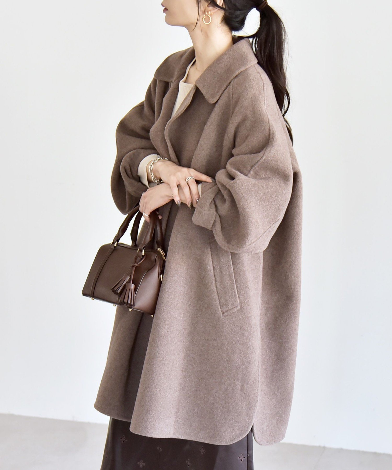 【シップス フォー ウィメン/SHIPS】のquaranciel リバー スタンドカラー Aライン ミドル コート インテリア・キッズ・メンズ・レディースファッション・服の通販 founy(ファニー) 　ファッション　Fashion　レディースファッション　Fashion for Women　アウター　Coat / Outerwear Collection　コート・ロングコート・ピーコート　Long Coats, Peacoats & More　2025年　2025　2025-2026秋冬・A/W　Autumn/Winter 2025–26 AW25–26　おすすめ　Recommended / Our Picks　クラシカル　Classical, Vintage-Inspired　シンプル　Simple, Minimal　ジャケット　Jacket, Outerwear　スタンド　Stand Collar, Upright Stand　スリーブ　Sleeve, Long Sleeve / Short Sleeve　タイトスカート　Pencil Skirt, Tight Skirt　フェミニン　Feminine, Girly　マニッシュ　Mannish, Boyish　ミドル　Middle Length, Mid Height　リラックス　Relax, Relaxed Fit　ロング　Long, Long-Length　人気　Popular, Best Seller　ライトブラウン|ID: prp329100004692551 ipo3291000000033883947