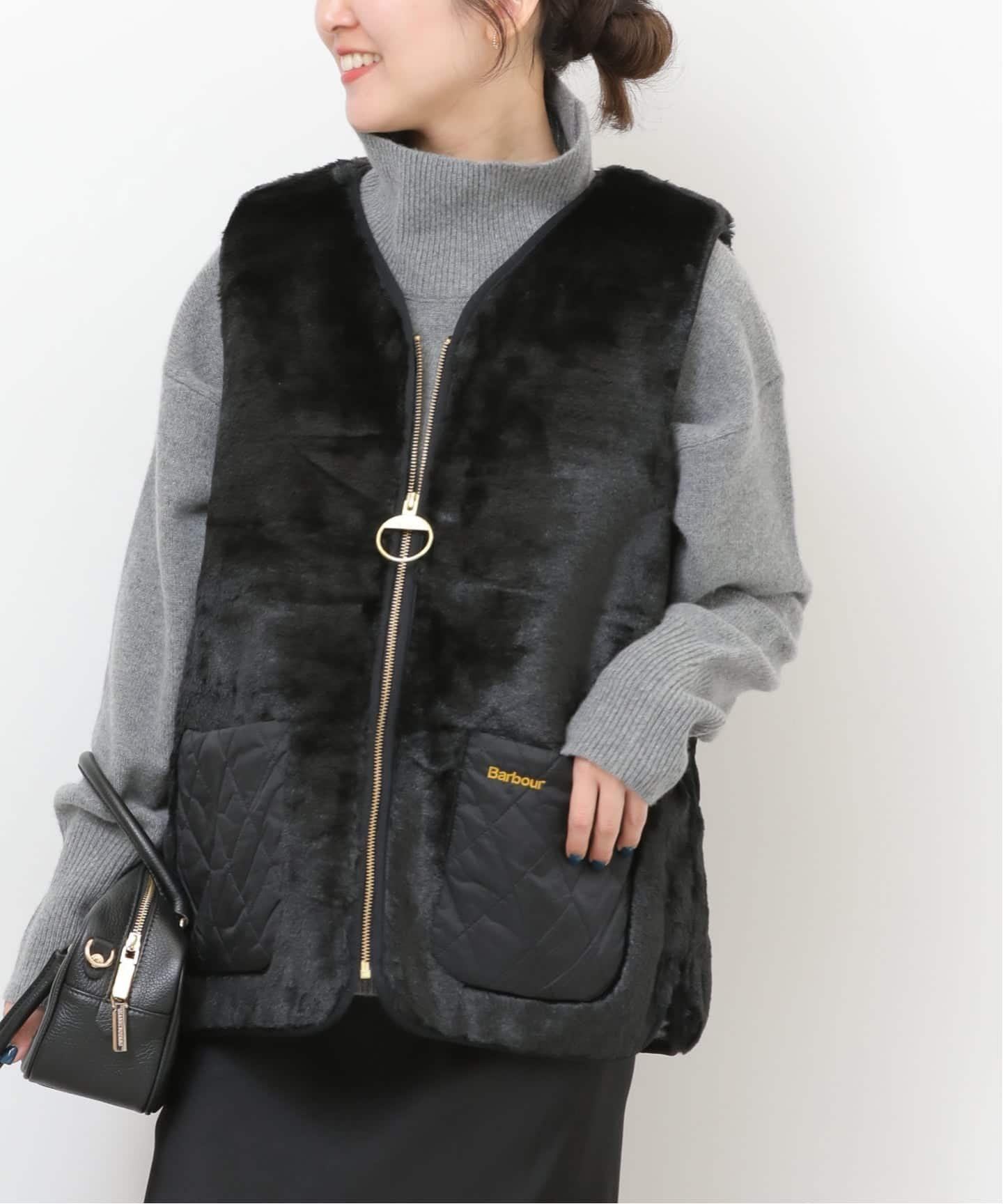 【ジャーナルスタンダード レリューム/JOURNAL STANDARD relume】の【BARBOUR/バブアー】 KARIN FAUX FUR GILET ベスト インテリア・キッズ・メンズ・レディースファッション・服の通販 founy(ファニー) 　ファッション　Fashion　レディースファッション　Fashion for Women　アウター　Coat / Outerwear Collection　トップス・カットソー　Cut & Sew Tops　ベスト&ジレ / 重ね着スタイル　Vests & Gilets　アウトドア　Outdoor Clothing　ウォーム　Warm Fabric　キルティング　Quilted, Quilting　ジャケット　Jacket, Outerwear　スリーブ　Sleeve, Long Sleeve / Short Sleeve　人気　Popular, Best Seller　ベスト　Vest, Waistcoat　ポケット　Pocket, Pocket Detail　ロング　Long, Long-Length　2025年　2025　2025-2026秋冬・A/W　Autumn/Winter 2025–26 AW25–26　ブラック|ID: prp329100004693281 ipo3291000000034925692