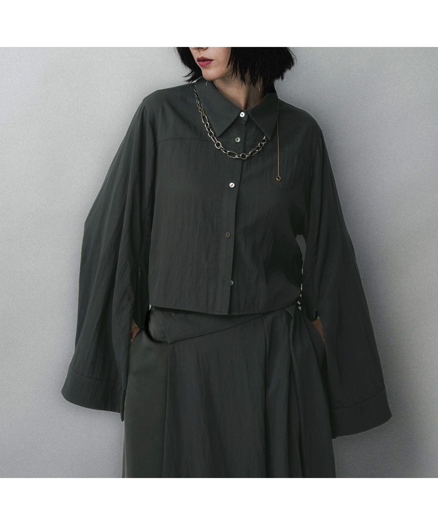 【ハレ/HARE】のJAPOMODE2WAYシャツ インテリア・キッズ・メンズ・レディースファッション・服の通販 founy(ファニー) 　ファッション　Fashion　レディースファッション　Fashion for Women　トップス・カットソー　Cut & Sew Tops　シャツ・ブラウス・オフィスカジュアル　Elegant Blouses & Button-Ups　アクセサリー　Fashion Accessories　ウェーブ　Wavy Pattern　クール　Cool, Chic　ショート　Short, Short Length　ジップ　Zip, Zipper　ストレート　Straight, Straight Cut　スリーブ　Sleeve, Long Sleeve / Short Sleeve　デコルテ　Décolleté, Neckline　フレア　Flare, Flared　無地　Plain, Solid Color　リラックス　Relax, Relaxed Fit　おすすめ　Recommended / Our Picks　夏　Summer　グレーグリーン18|ID: prp329100004693342 ipo3291000000034124633