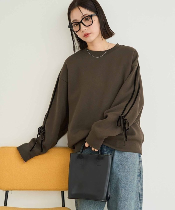 【フリークスストア/FREAK'S STORE】のベロア リボン ライン 裏起毛 スウェット プルオーバー【限定展開】 25AW インテリア・キッズ・メンズ・レディースファッション・服の通販 founy(ファニー) 　ファッション　Fashion　レディースファッション　Fashion for Women　トップス・カットソー　Cut & Sew Tops　レディースパーカー・カジュアルフーディー　Casual Hoodies & Sweatshirts　カジュアルプルオーバー・ニットトップス　Pullovers & Knit Tops / Casual Pullovers　スウェット・クルーネックトップス　Sweatshirts & Crewnecks / Relaxed Fit Sweat Tops　ベロアトップス　Velour Tops / Velvet-Look Items　2025年　2025　2025-2026秋冬・A/W　Autumn/Winter 2025–26 AW25–26　冬　Winter / This Winter　おすすめ　Recommended / Our Picks　スウェット / スエット　Sweatshirt, Sweatwear　スポーティ　Sporty, Casual Athletic　スリーブ　Sleeve, Long Sleeve / Short Sleeve　タートルネック　Turtleneck, High Neck　デニム　Denim, Jeans Material　ビッグ　Big, Oversized　ベロア　Velour, Soft Velvet　リボン　Ribbon, Bow　ワイド　Wide, Wide Fit　人気　Popular, Best Seller　A/W・秋冬　Autumn/Winter　ブラウン|ID: prp329100004693347 ipo3291000000036069745