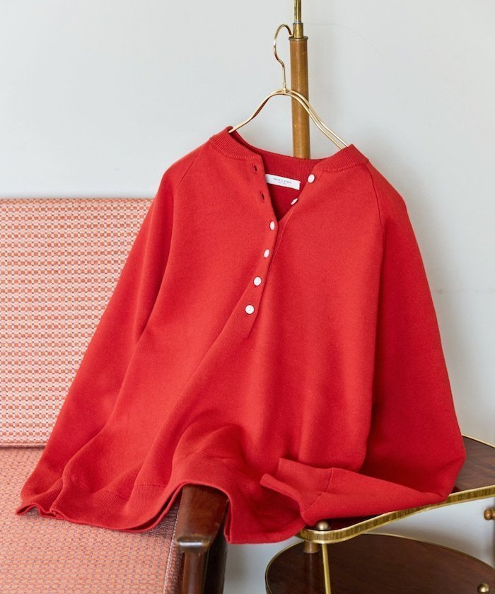 【フリークスストア/FREAK'S STORE】の新色追加 スウェットライク ヘンリーネック ニット プルオーバー【限定展開】 25AW インテリア・キッズ・メンズ・レディースファッション・服の通販 founy(ファニー) 　ファッション　Fashion　レディースファッション　Fashion for Women　トップス・カットソー　Cut & Sew Tops　ニット　Knit Tops & Sweaters　レディースパーカー・カジュアルフーディー　Casual Hoodies & Sweatshirts　カジュアルプルオーバー・ニットトップス　Pullovers & Knit Tops / Casual Pullovers　スウェット・クルーネックトップス　Sweatshirts & Crewnecks / Relaxed Fit Sweat Tops　カーディガン　Cardigan, Knitwear　ショート　Short, Short Length　シンプル　Simple, Minimal　スウェット / スエット　Sweatshirt, Sweatwear　スニーカー　Sneakers, Trainers　スラックス　Slacks, Dress Pants　ダウン　Down, Puffer　デニム　Denim, Jeans Material　人気　Popular, Best Seller　フロント　Front, Front Design　ボトム　Bottoms, Lower Wear　リラックス　Relax, Relaxed Fit　A/W・秋冬　Autumn/Winter　冬　Winter / This Winter　おすすめ　Recommended / Our Picks　2025年　2025　2025-2026秋冬・A/W　Autumn/Winter 2025–26 AW25–26　レッド|ID: prp329100004693426 ipo3291000000036265346