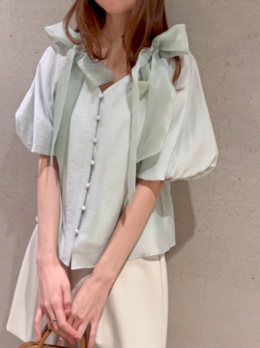 【スナイデル/SNIDEL】のリボンパフブラウス インテリア・キッズ・メンズ・レディースファッション・服の通販 founy(ファニー) 　ファッション　Fashion　レディースファッション　Fashion for Women　トップス・カットソー　Cut & Sew Tops　シャツ・ブラウス・オフィスカジュアル　Elegant Blouses & Button-Ups　インナー　Innerwear　オーガンジー　Organza Fabric　キャミソール　Camisole, Spaghetti Strap Top　スリーブ　Sleeve, Long Sleeve / Short Sleeve　チュール　Tulip, Tulip Motif　デコルテ　Décolleté, Neckline　フロント　Front, Front Design　リボン　Ribbon, Bow　春　Spring　MNT[021]|ID: prp329100004693455 ipo3291000000033889147
