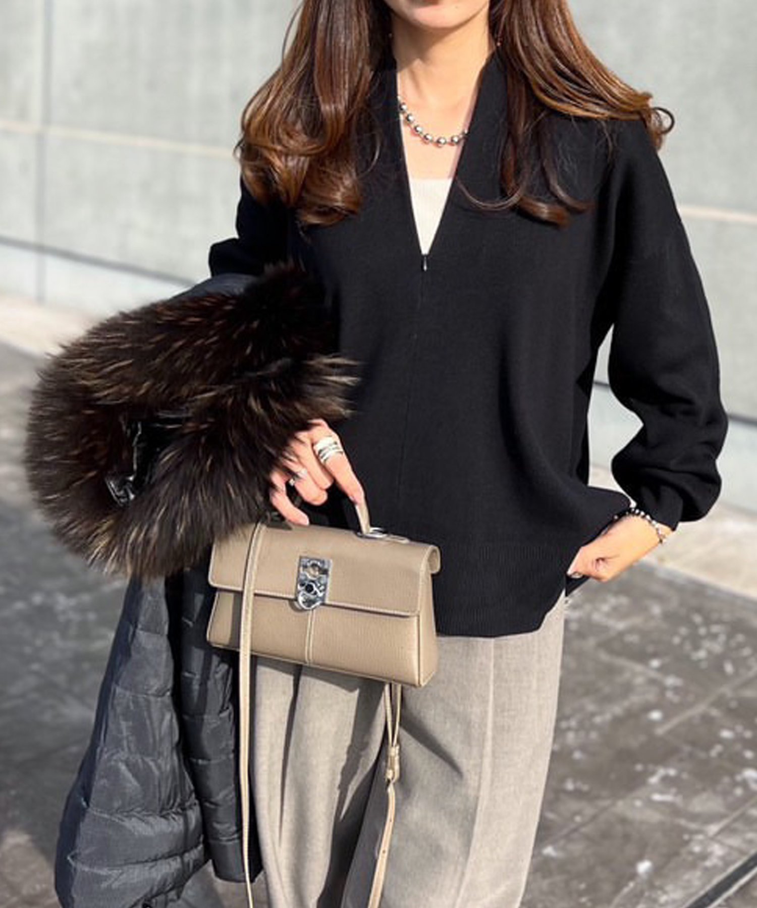 【スタイルドア/STYLEDOOR】のフロント2wayニットプルオーバー インテリア・キッズ・メンズ・レディースファッション・服の通販 founy(ファニー) 　ファッション　Fashion　レディースファッション　Fashion for Women　トップス・カットソー　Cut & Sew Tops　ニット　Knit Tops & Sweaters　カジュアルプルオーバー・ニットトップス　Pullovers & Knit Tops / Casual Pullovers　インナー　Innerwear　キャミソール　Camisole, Spaghetti Strap Top　クール　Cool, Chic　サテン　Satin, Glossy Fabric　シンプル　Simple, Minimal　タンク　Tank Top, Sleeveless Top　タートル　Turtleneck, Turtle Collar　デニム　Denim, Jeans Material　フロント　Front, Front Design　ベーシック　Basic, Essential　ボトム　Bottoms, Lower Wear　ボーダー　Border, Stripe　無地　Plain, Solid Color　ワイド　Wide, Wide Fit　ブラック|ID: prp329100004693469 ipo3291000000036071211