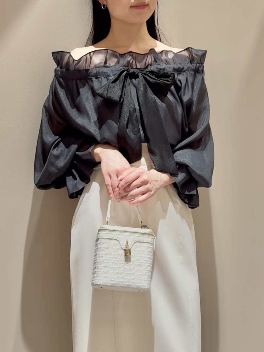 【スナイデル/SNIDEL】の2wayボリュームブラウス インテリア・キッズ・メンズ・レディースファッション・服の通販 founy(ファニー) 　ファッション　Fashion　レディースファッション　Fashion for Women　トップス・カットソー　Cut & Sew Tops　シャツ・ブラウス・オフィスカジュアル　Elegant Blouses & Button-Ups　ギャザー　Gathered, Ruffled　スタンド　Stand Collar, Upright Stand　スリーブ　Sleeve, Long Sleeve / Short Sleeve　デニム　Denim, Jeans Material　ドット　Polka Dot, Dot Pattern　ボトム　Bottoms, Lower Wear　マーメイド　Mermaid, Fishtail Silhouette　リボン　Ribbon, Bow　エレガント 上品　Elegant　NVY[089]|ID: prp329100004693472 ipo3291000000033889292