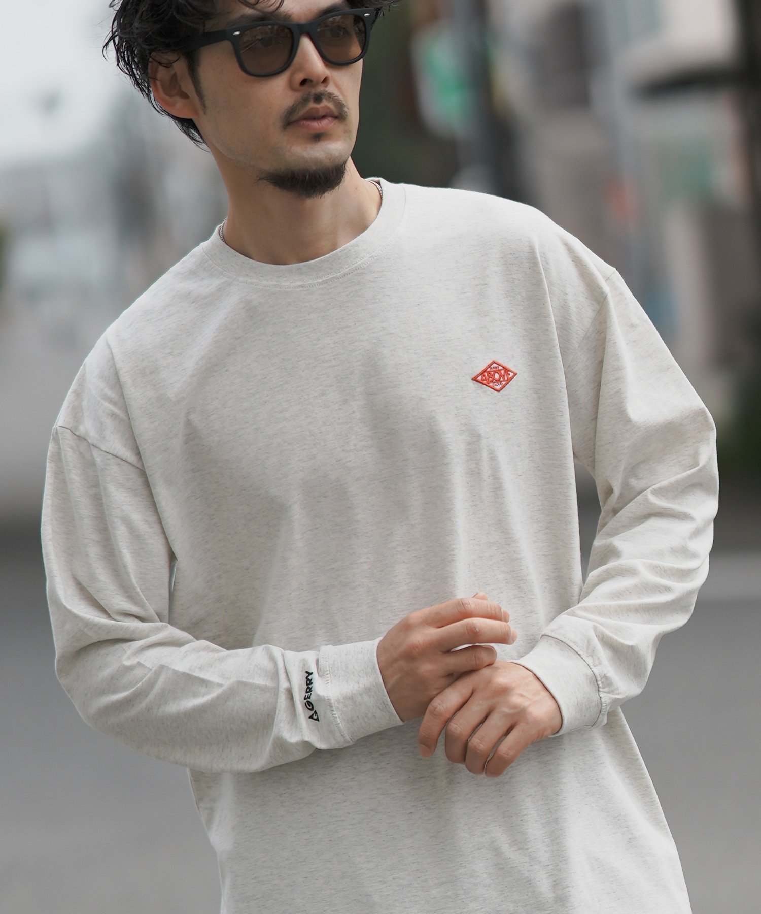 【その他のブランド/Other】のGERRY ジェリー 別注 ワッペン 刺しゅう 長袖Tシャツ インテリア・キッズ・メンズ・レディースファッション・服の通販 founy(ファニー) 　ファッション　Fashion　レディースファッション　Fashion for Women　トップス・カットソー　Cut & Sew Tops　シャツ・ブラウス・オフィスカジュアル　Elegant Blouses & Button-Ups　ロングTシャツ・Tシャツ　Longline T-Shirts & Tees　アウトドア　Outdoor Clothing　アメリカン　American Style　カーゴパンツ　Cargo Pants, Utility Pants　ショーツ　Shorts, Short Pants　デニム　Denim, Jeans Material　トレンド　Trend, Trending Now　定番　Standard, Basic Item　長袖　Long Sleeve, Full Sleeve　パープル　Purple, Violet　別注　Limited Edition, Custom Order　ワイド　Wide, Wide Fit　ワンポイント　One Point, Statement Accent　おすすめ　Recommended / Our Picks　オートミール|ID: prp329100004693616 ipo3291000000033890747