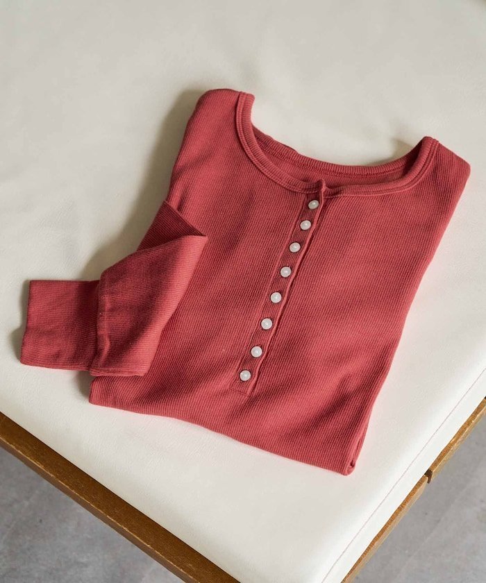 【フリークスストア/FREAK'S STORE】のGinger ヘンリーネック ロング スリーブ トップス【限定展開】 25AW インテリア・キッズ・メンズ・レディースファッション・服の通販 founy(ファニー) 　ファッション　Fashion　レディースファッション　Fashion for Women　トップス・カットソー　Cut & Sew Tops　2025年　2025　2025-2026秋冬・A/W　Autumn/Winter 2025–26 AW25–26　冬　Winter / This Winter　おすすめ　Recommended / Our Picks　インナー　Innerwear　スリーブ　Sleeve, Long Sleeve / Short Sleeve　フィット　Fit, Slim Fit　プチプライス・低価格　Affordable / Budget Price　ベーシック　Basic, Essential　ロング　Long, Long-Length　抗菌　Antibacterial, Bacteria-Resistant　A/W・秋冬　Autumn/Winter　レッド|ID: prp329100004693656 ipo3291000000034284206