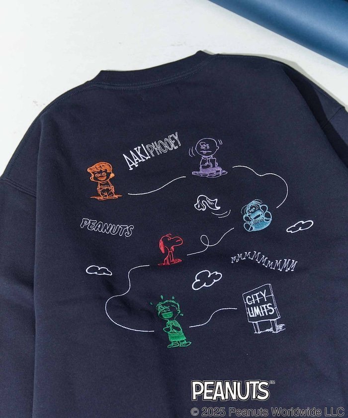 【フリークスストア/FREAK'S STORE】の別注 PEANUTS/ピーナッツ バック 全刺繍 スウェット【限定展開】 インテリア・キッズ・メンズ・レディースファッション・服の通販 founy(ファニー) 　ファッション　Fashion　レディースファッション　Fashion for Women　トップス・カットソー　Cut & Sew Tops　レディースパーカー・カジュアルフーディー　Casual Hoodies & Sweatshirts　スウェット・クルーネックトップス　Sweatshirts & Crewnecks / Relaxed Fit Sweat Tops　バッグ　Bags　冬　Winter / This Winter　キャラクター　Character, Licensed Characters　シンプル　Simple, Minimal　スウェット / スエット　Sweatshirt, Sweatwear　スペシャル　Special, Limited Edition　フィット　Fit, Slim Fit　フロント　Front, Front Design　別注　Limited Edition, Custom Order　A/W・秋冬　Autumn/Winter　ネイビー|ID: prp329100004693660 ipo3291000000033891125