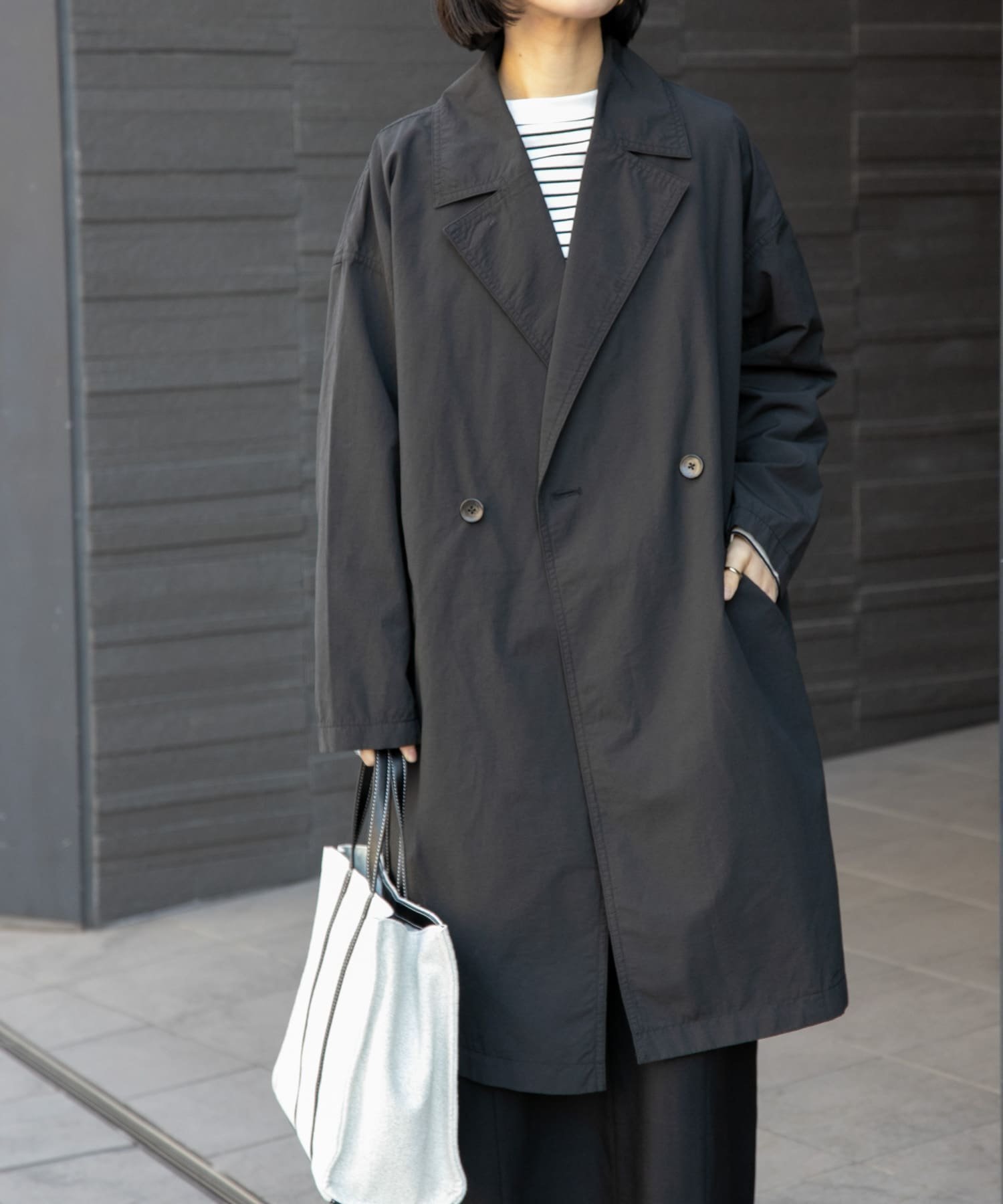 【アーバンリサーチ ドアーズ/URBAN RESEARCH DOORS】のFORK SPOON オーバーライトミドルコート インテリア・キッズ・メンズ・レディースファッション・服の通販 founy(ファニー) 　ファッション　Fashion　レディースファッション　Fashion for Women　アウター　Coat / Outerwear Collection　コート・ロングコート・ピーコート　Long Coats, Peacoats & More　今季　This Season, Current Season　ダブル　Double, Double-Breasted　人気　Popular, Best Seller　バランス　Balance, Style Balance　ベーシック　Basic, Essential　ミドル　Middle Length, Mid Height　ロング　Long, Long-Length　楽ちん　Easy Fit, Comfortable　ワイド　Wide, Wide Fit　S/S・春夏　SS, Spring/Summer, Warm Season　夏　Summer　エレガント 上品　Elegant　2025年　2025　2025春夏・S/S　Spring/Summer 2025 SS25　BLACK|ID: prp329100004693893 ipo3291000000033892900
