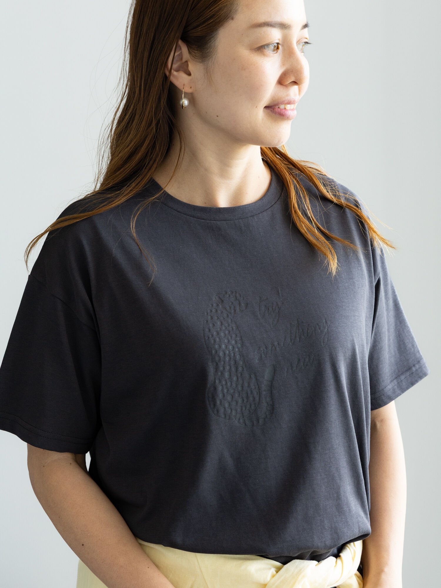 【テチチ/Te chichi】の【接触冷感】動物モチーフプリントTシャツ インテリア・キッズ・メンズ・レディースファッション・服の通販 founy(ファニー) 　ファッション　Fashion　レディースファッション　Fashion for Women　トップス・カットソー　Cut & Sew Tops　シャツ・ブラウス・オフィスカジュアル　Elegant Blouses & Button-Ups　ロングTシャツ・Tシャツ　Longline T-Shirts & Tees　プリント　Print, Printed Pattern　モチーフ　Motif, Design Theme　チャコールグレー|ID: prp329100004693929 ipo3291000000033893321