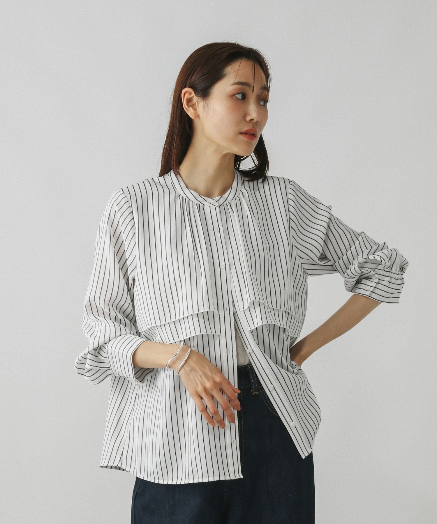 【グローバルワーク/GLOBAL WORK】のキレイつづくティアードブラウス/579500 インテリア・キッズ・メンズ・レディースファッション・服の通販 founy(ファニー) 　ファッション　Fashion　レディースファッション　Fashion for Women　トップス・カットソー　Cut & Sew Tops　シャツ・ブラウス・オフィスカジュアル　Elegant Blouses & Button-Ups　ギャザー　Gathered, Ruffled　ティアード　Tiered, Tiered Style　デニム　Denim, Jeans Material　フレア　Flare, Flared　エレガント 上品　Elegant　オフストライプ06|ID: prp329100004693932 ipo3291000000034226908