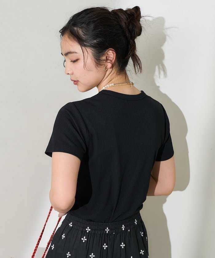 【フリークスストア/FREAK'S STORE】の【紫外線遮蔽率97.9%】ICE SUMMER ミニリブTシャツ/遮熱 UVカット 接触冷感 吸水 透け防止 25SS インテリア・キッズ・メンズ・レディースファッション・服の通販 founy(ファニー) 　ファッション　Fashion　レディースファッション　Fashion for Women　トップス・カットソー　Cut & Sew Tops　シャツ・ブラウス・オフィスカジュアル　Elegant Blouses & Button-Ups　ロングTシャツ・Tシャツ　Longline T-Shirts & Tees　2025年　2025　2025春夏・S/S　Spring/Summer 2025 SS25　おすすめ　Recommended / Our Picks　インナー　Innerwear　コンパクト　Compact, Small Size　フィット　Fit, Slim Fit　吸水　Absorbent, Quick-Dry　夏　Summer　S/S・春夏　SS, Spring/Summer, Warm Season　ブラック|ID: prp329100004693957 ipo3291000000033893708