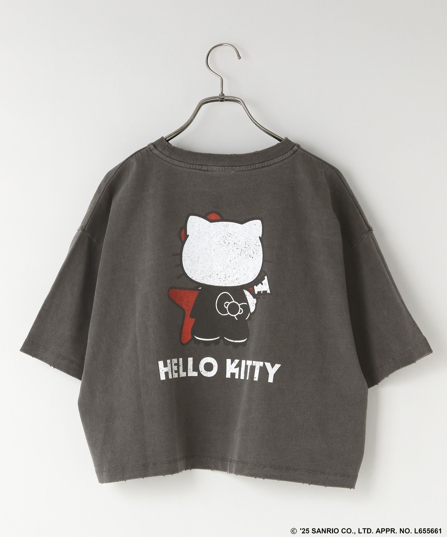 【ローリーズファーム/LOWRYS FARM】の【HELLO KITTY】SHORT TEE インテリア・キッズ・メンズ・レディースファッション・服の通販 founy(ファニー) 　ファッション　Fashion　レディースファッション　Fashion for Women　ショート　Short, Short Length　プリント　Print, Printed Pattern　ロンドン　London Style, British Inspired　ワイド　Wide, Wide Fit　ヴィンテージ　Vintage Style　チャコールグレー|ID: prp329100004693976 ipo3291000000033893877