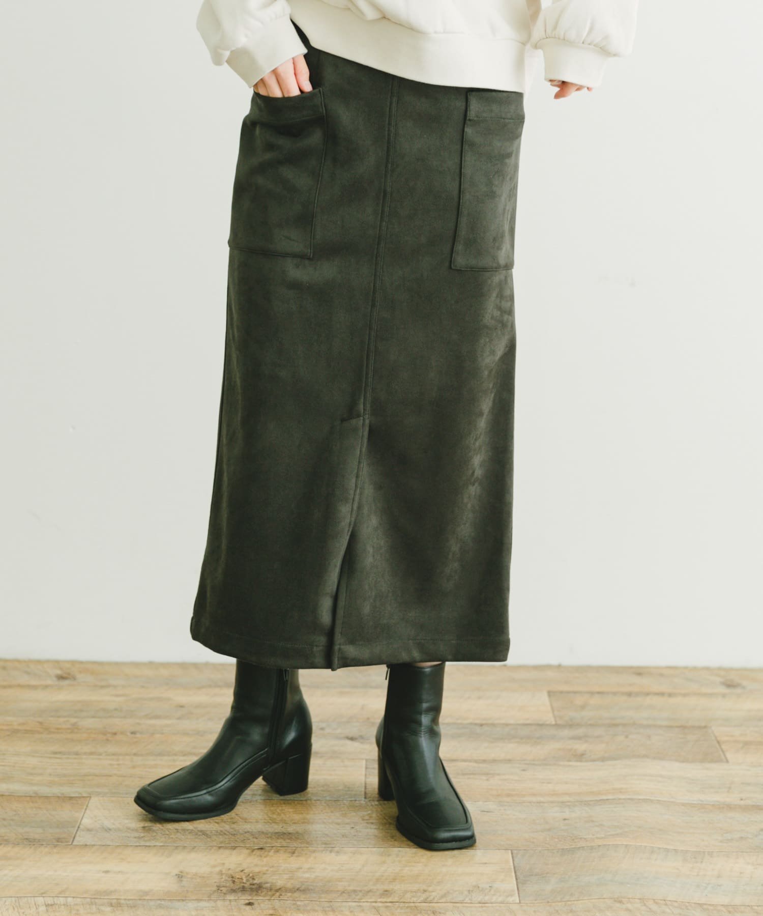 【アイテムズアーバンリサーチ/ITEMS URBAN RESEARCH】のフェイクスエードタイトスカート インテリア・キッズ・メンズ・レディースファッション・服の通販 founy(ファニー) 　ファッション　Fashion　レディースファッション　Fashion for Women　スカート　Skirts　2024年　2024　2024-2025秋冬・A/W　Autumn/Winter 2024–25 AW24–25　冬　Winter / This Winter　おすすめ　Recommended / Our Picks　ジャケット　Jacket, Outerwear　スウェット / スエット　Sweatshirt, Sweatwear　ストレート　Straight, Straight Cut　スリット　Slit, Slit Detail　ビッグ　Big, Oversized　フロント　Front, Front Design　エレガント 上品　Elegant　A/W・秋冬　Autumn/Winter　D.BLK|ID: prp329100004694041 ipo3291000000033894471