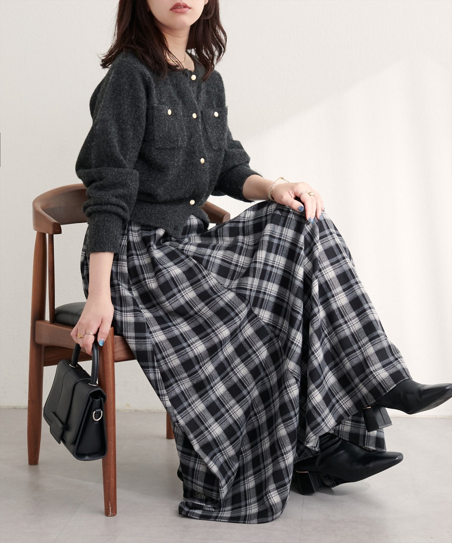 【ナチュラルクチュール/natural couture】の【WEB限定】ハイウエストサーキュラーチェックスカート インテリア・キッズ・メンズ・レディースファッション・服の通販 founy(ファニー) 　ファッション　Fashion　レディースファッション　Fashion for Women　スカート　Skirts　クラシカル　Classical, Vintage-Inspired　サンダル　Sandals, Summer Shoes　シンプル　Simple, Minimal　スニーカー　Sneakers, Trainers　ダウン　Down, Puffer　チェック　Check, Plaid, Tartan　ポケット　Pocket, Pocket Detail　再入荷　Restock / Back in Stock　おすすめ　Recommended / Our Picks　エレガント 上品　Elegant　2025年　2025　2025-2026秋冬・A/W　Autumn/Winter 2025–26 AW25–26　ブラック系その他|ID: prp329100004694106 ipo3291000000033964161
