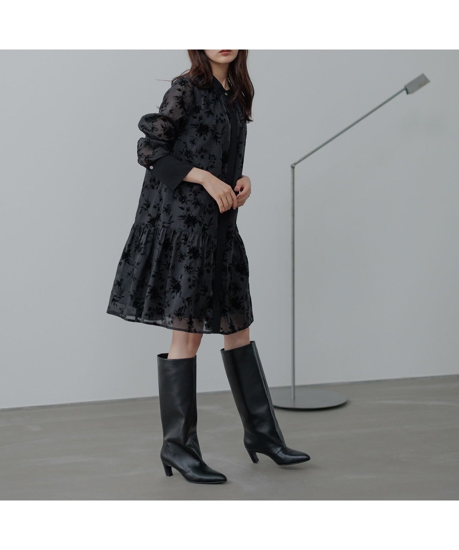 【アンデミュウ/Andemiu】のフロッキープリントシャツミニワンピース インテリア・キッズ・メンズ・レディースファッション・服の通販 founy(ファニー) 　ファッション　Fashion　レディースファッション　Fashion for Women　ワンピース　Dresses　おすすめ　Recommended / Our Picks　カフス　Cuff Design　カーディガン　Cardigan, Knitwear　ジャケット　Jacket, Outerwear　切替　Switching, Contrast Panel　ブラック|ID: prp329100004694208 ipo3291000000033895434