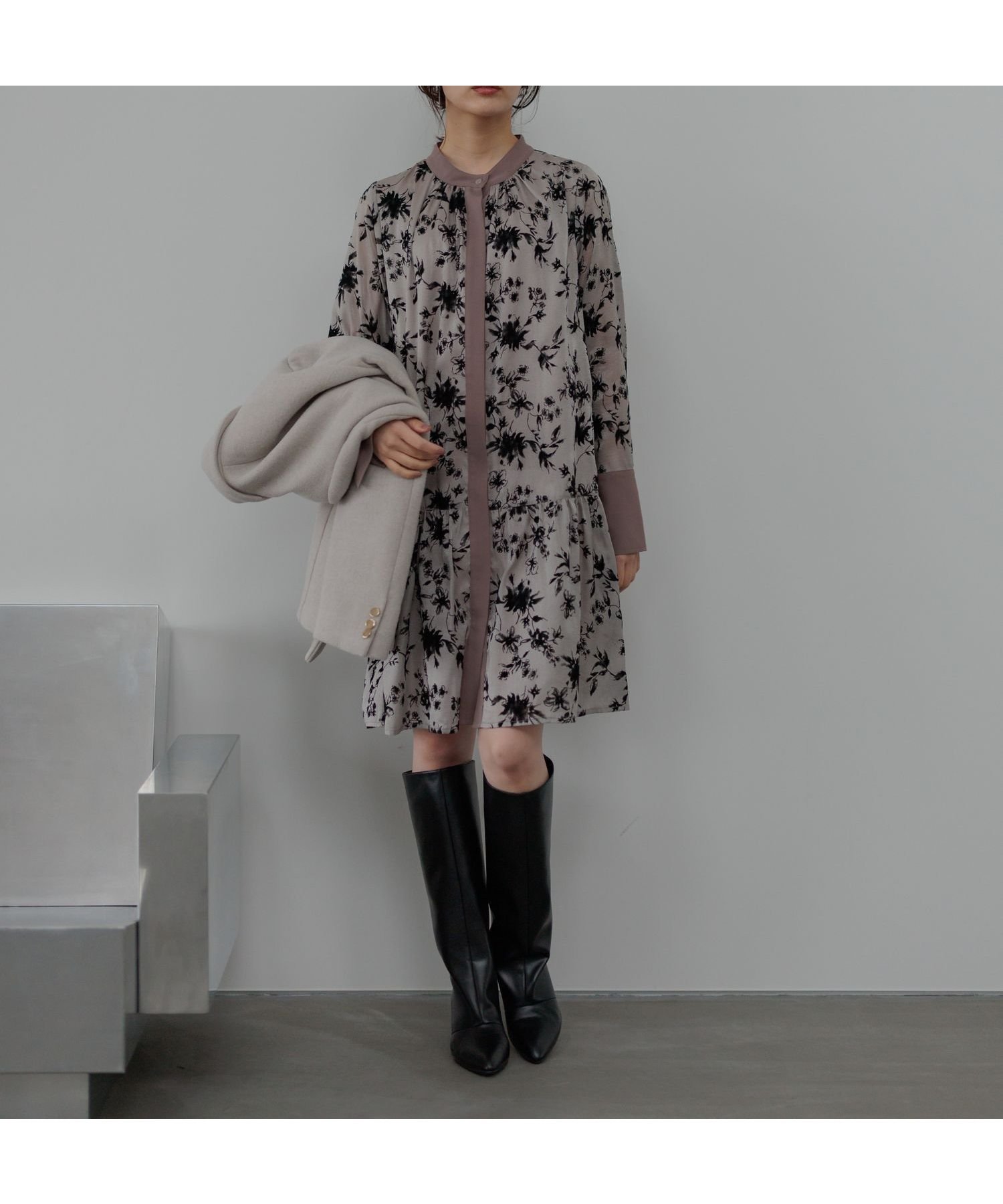 【アンデミュウ/Andemiu】のフロッキープリントシャツミニワンピース インテリア・キッズ・メンズ・レディースファッション・服の通販 founy(ファニー) 　ファッション　Fashion　レディースファッション　Fashion for Women　ワンピース　Dresses　おすすめ　Recommended / Our Picks　カフス　Cuff Design　カーディガン　Cardigan, Knitwear　ジャケット　Jacket, Outerwear　切替　Switching, Contrast Panel　モカ|ID: prp329100004694208 ipo3291000000033895435