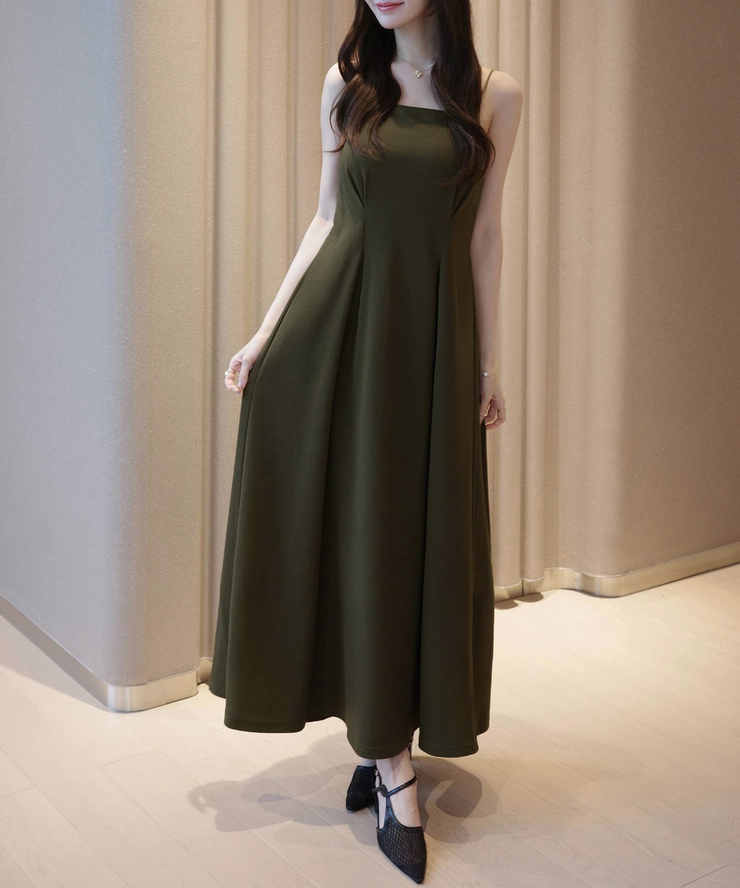 【ジュノア/JUNOAH】の【取り外し可能パット付き】ウエストタックカットフレアキャミワンピース インテリア・キッズ・メンズ・レディースファッション・服の通販 founy(ファニー) 　ファッション　Fashion　レディースファッション　Fashion for Women　ワンピース　Dresses　キャミソールワンピース　Camisole Dresses　カーキ|ID: prp329100004694266 ipo3291000000033896009