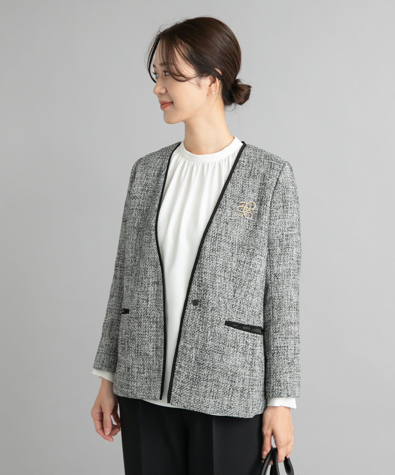 【アーバンリサーチ ドアーズ/URBAN RESEARCH DOORS】のツィードVネックロングジャケット インテリア・キッズ・メンズ・レディースファッション・服の通販 founy(ファニー) 　ファッション　Fashion　レディースファッション　Fashion for Women　アウター　Coat / Outerwear Collection　レディースジャケット・軽アウター　Jackets　2025年　2025　2025春夏・S/S　Spring/Summer 2025 SS25　シンプル　Simple, Minimal　ジャケット　Jacket, Outerwear　セレモニー　Ceremony　ツイード／ツィード　Choker, Choker Necklace　ツイード　Twill, Twill Weave　ポケット　Pocket, Pocket Detail　エレガント 上品　Elegant　人気　Popular, Best Seller　入学式　Entrance Ceremony　卒業式　Graduation Ceremony　夏　Summer　S/S・春夏　SS, Spring/Summer, Warm Season　OFF×BLK|ID: prp329100004694429 ipo3291000000033897325