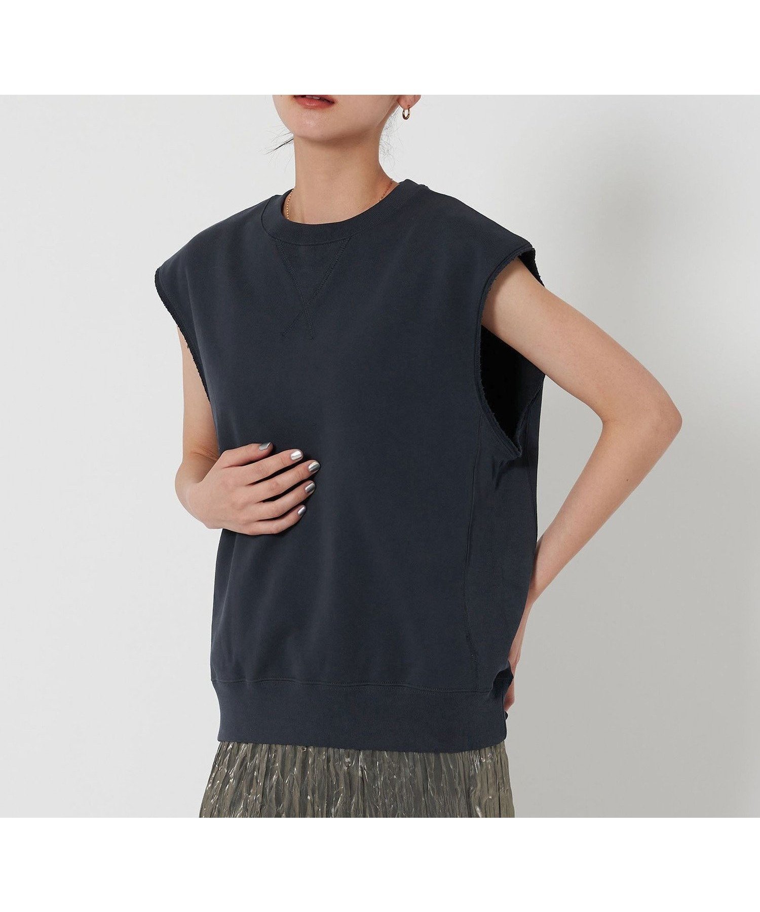 【ユナイテッドアローズ/UNITED ARROWS】のコットン裏毛スウェット ノースリーブトップ インテリア・キッズ・メンズ・レディースファッション・服の通販 founy(ファニー) 　ファッション　Fashion　レディースファッション　Fashion for Women　トップス・カットソー　Cut & Sew Tops　キャミソール&ノースリーブ　Camisoles & Sleeveless Tops　レディースパーカー・カジュアルフーディー　Casual Hoodies & Sweatshirts　スウェット・クルーネックトップス　Sweatshirts & Crewnecks / Relaxed Fit Sweat Tops　おすすめ　Recommended / Our Picks　シンプル　Simple, Minimal　スウェット / スエット　Sweatshirt, Sweatwear　ティアードスカート　Tiered Skirt, Flounced Skirt　デニム　Denim, Jeans Material　ノースリーブ　Sleeveless, No-Sleeve　フェミニン　Feminine, Girly　フロント　Front, Front Design　ベスト　Vest, Waistcoat　ベーシック　Basic, Essential　NAVY|ID: prp329100004694434 ipo3291000000033897372