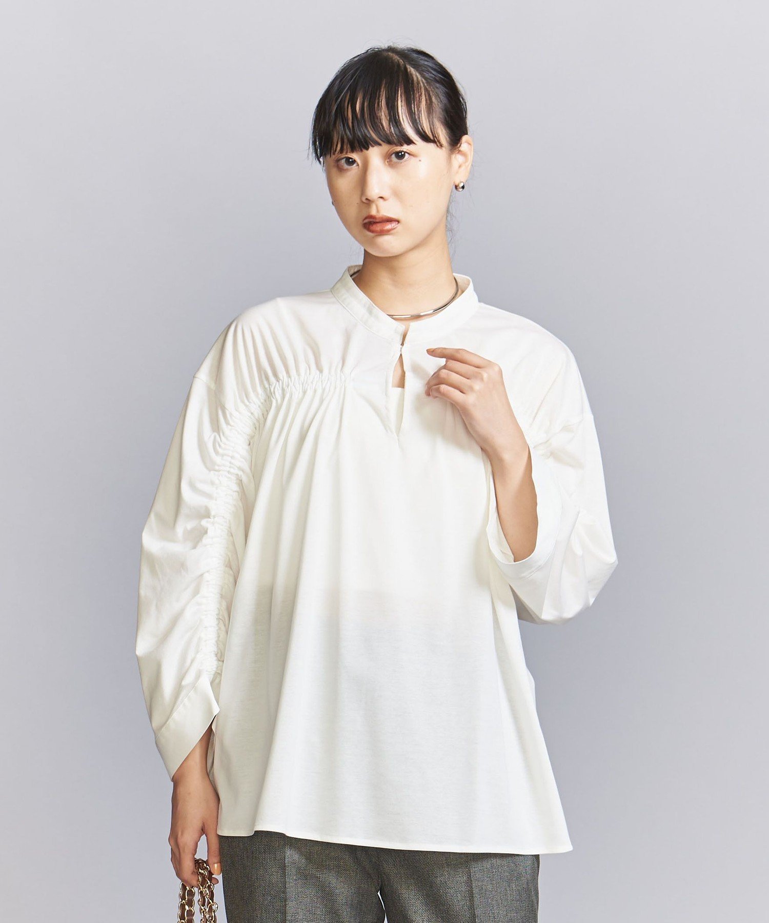 【ユナイテッドアローズ/UNITED ARROWS】のシャーリング スキッパー プルオーバー インテリア・キッズ・メンズ・レディースファッション・服の通販 founy(ファニー) 　ファッション　Fashion　レディースファッション　Fashion for Women　トップス・カットソー　Cut & Sew Tops　カジュアルプルオーバー・ニットトップス　Pullovers & Knit Tops / Casual Pullovers　カットソー　Cut and Sewn Top　ギャザー　Gathered, Ruffled　シャーリング　Shirring, Ruched　スキッパー　Skipper, Open Collar　スラックス　Slacks, Dress Pants　スリット　Slit, Slit Detail　デニム　Denim, Jeans Material　ボトム　Bottoms, Lower Wear　エレガント 上品　Elegant　WHITE|ID: prp329100004694447 ipo3291000000033897492