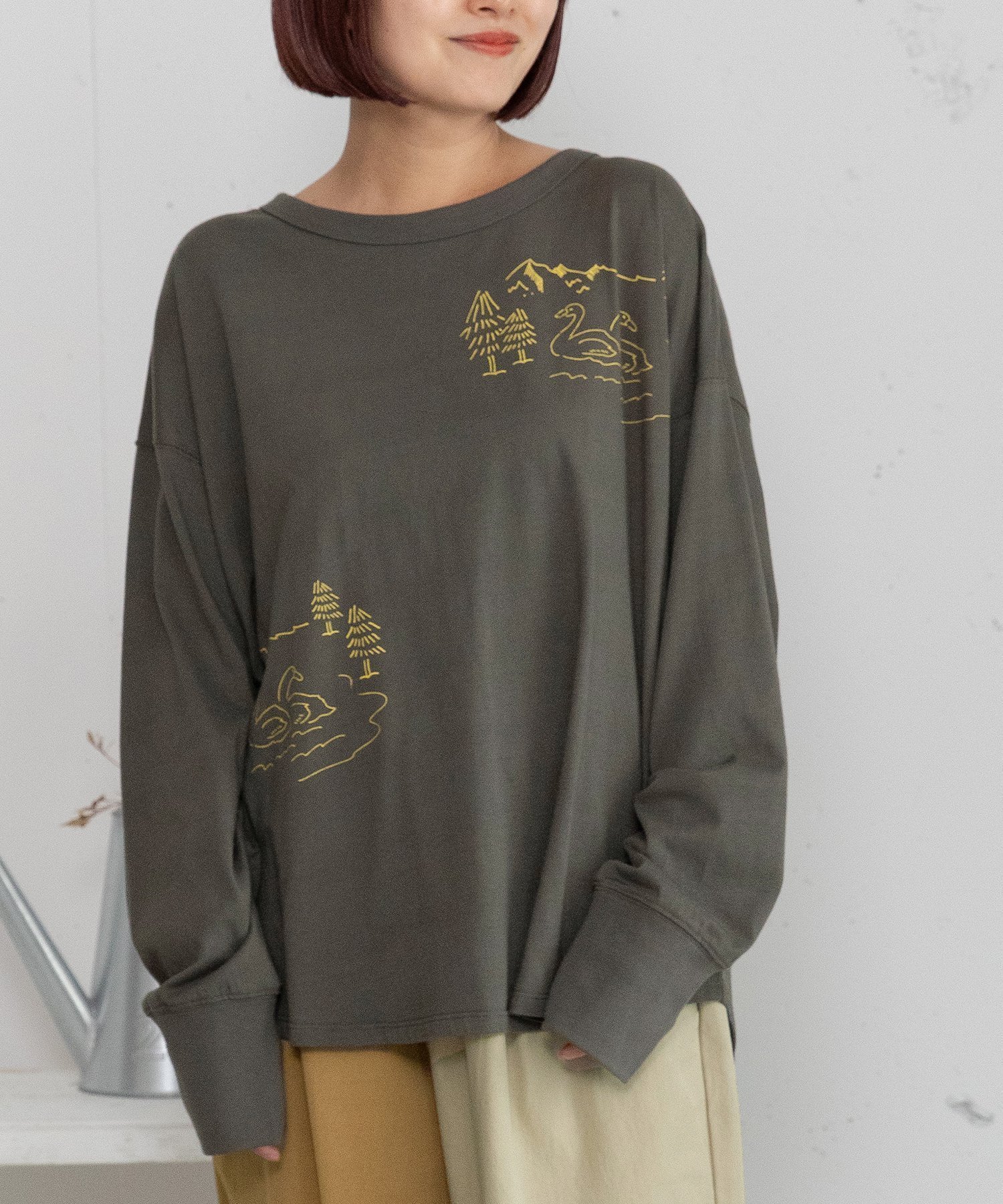 【プードゥドゥ/POU DOU DOU】のスワンレイクプリントロンT 人気、トレンドファッション・服の通販 founy(ファニー) 　ファッション　Fashion　レディースファッション　Fashion for Women　トップス・カットソー　Cut & Sew Tops　ロングTシャツ・Tシャツ　Longline T-Shirts & Tees　おすすめ　Recommended / Our Picks　イラスト　Illustration　インナー　Innerwear　スウェット / スエット　Sweatshirt, Sweatwear　スマート　Smart, Elegant　プリント　Print, Printed Pattern　リラックス　Relax, Relaxed Fit　手描き　Hand-Drawn, Illustrated　長袖　Long Sleeve, Full Sleeve　 other-1|ID: prp329100004694612 ipo3291000000033899097