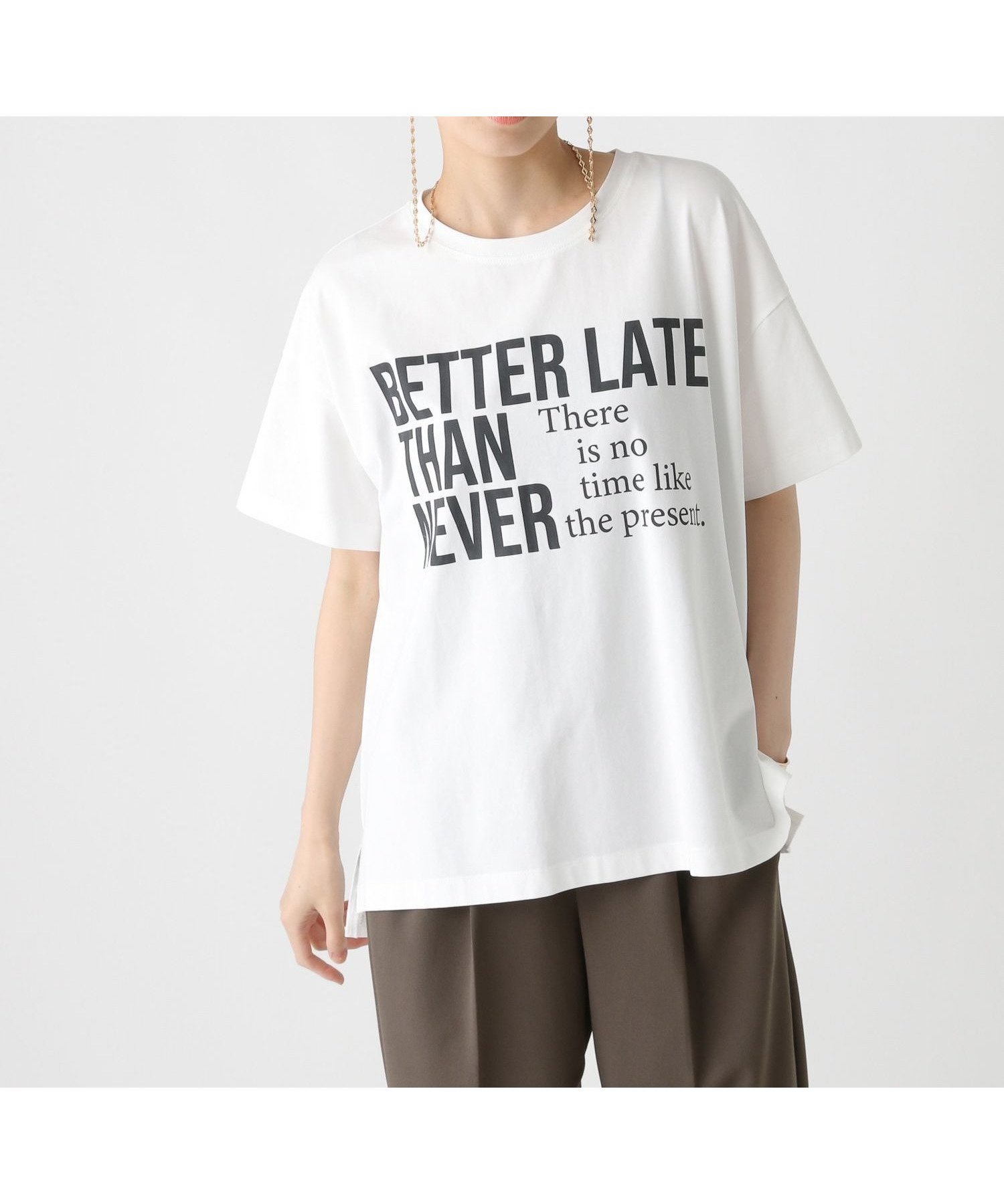 【エルーラ/Elura】のロゴゆるT/579969 インテリア・キッズ・メンズ・レディースファッション・服の通販 founy(ファニー) 　ファッション　Fashion　レディースファッション　Fashion for Women　サンダル　Sandals, Summer Shoes　シンプル　Simple, Minimal　スニーカー　Sneakers, Trainers　タイトスカート　Pencil Skirt, Tight Skirt　バランス　Balance, Style Balance　ボトム　Bottoms, Lower Wear　リラックス　Relax, Relaxed Fit　ワイド　Wide, Wide Fit　夏　Summer　ホワイト02|ID: prp329100004694746 ipo3291000000033900430