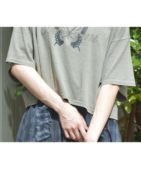 【アクシーズファム/axes femme】のビジューロゴショートTシャツ 人気、トレンドファッション・服の通販 founy(ファニー) ファッション Fashion レディースファッション Fashion for Women トップス・カットソー Cut & Sew Tops シャツ・ブラウス・オフィスカジュアル Elegant Blouses & Button-Ups ロングTシャツ・Tシャツ Longline T-Shirts & Tees ショート Short, Short Length スパンコール Sequins, Sequin Embellishment ハーフ Half, Half-Length バタフライ Butterfly, Butterfly Motif バランス Balance, Style Balance フロント Front, Front Design プリント Print, Printed Pattern ヴィンテージ Vintage Style |ID:prp329100004694880