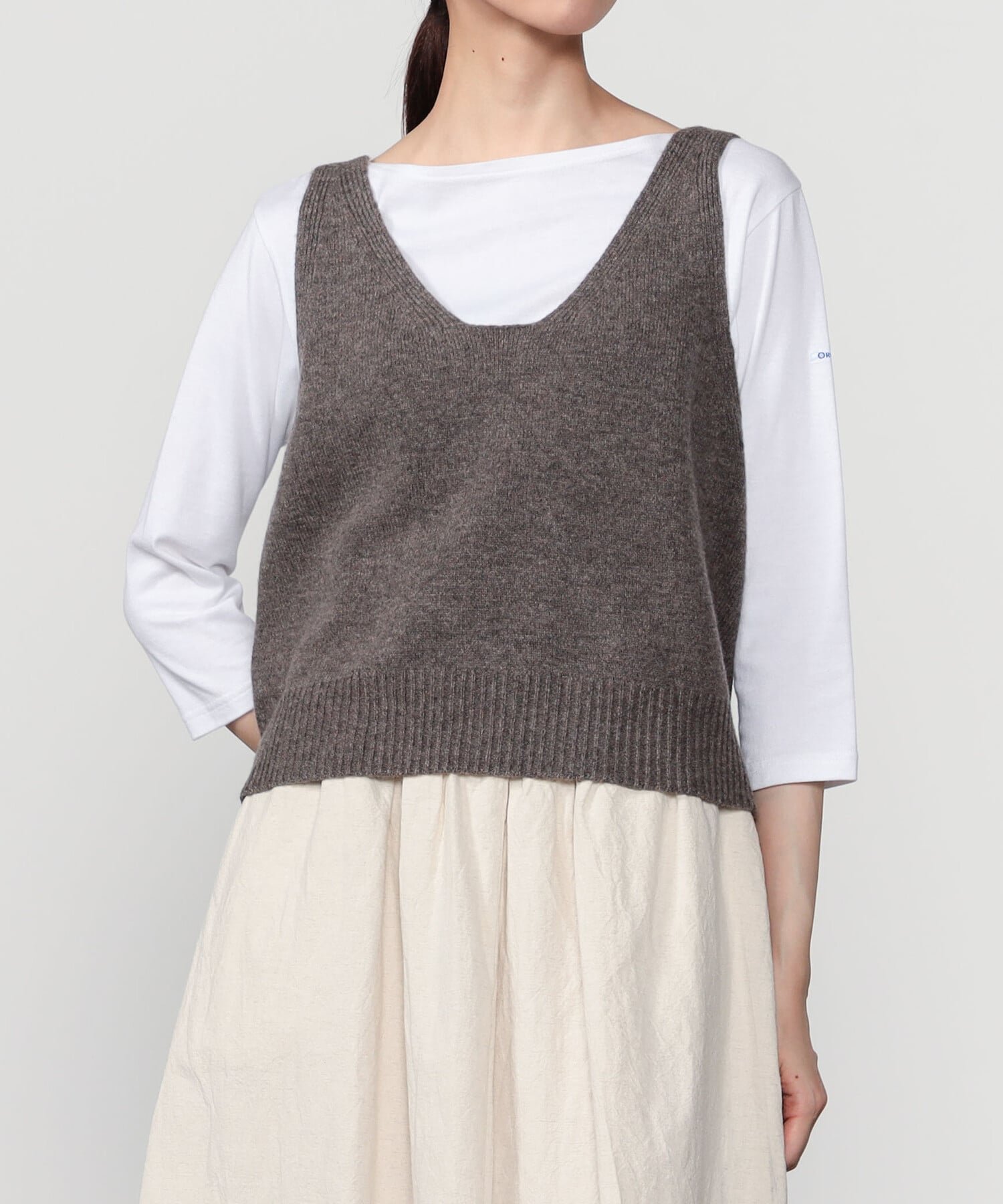 【ビショップ/Bshop】のVネックニットベスト WOMEN インテリア・キッズ・メンズ・レディースファッション・服の通販 founy(ファニー) 　ファッション　Fashion　レディースファッション　Fashion for Women　アウター　Coat / Outerwear Collection　トップス・カットソー　Cut & Sew Tops　ニット　Knit Tops & Sweaters　ベスト&ジレ / 重ね着スタイル　Vests & Gilets　Vネックトップス　V-Neck Tops / V-Cut Neckline Shirts　おすすめ　Recommended / Our Picks　ベスト　Vest, Waistcoat　リラックス　Relax, Relaxed Fit　ロング　Long, Long-Length　BROWN系1|ID: prp329100004694984 ipo3291000000033902483