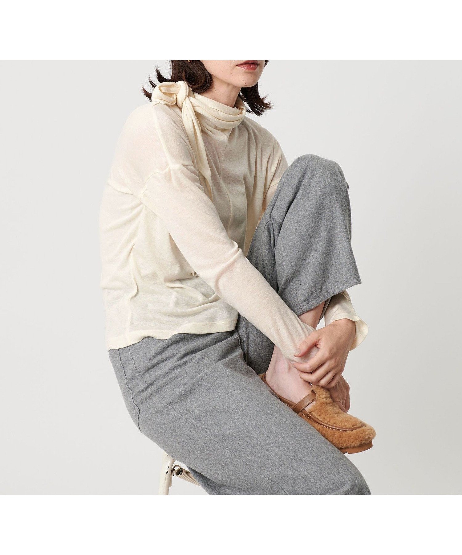 【ビューティ&ユース ユナイテッドアローズ/BEAUTY&YOUTH / UNITED ARROWS】のボウタイ クルーネック プルオーバー インテリア・キッズ・メンズ・レディースファッション・服の通販 founy(ファニー) 　ファッション　Fashion　レディースファッション　Fashion for Women　トップス・カットソー　Cut & Sew Tops　カジュアルプルオーバー・ニットトップス　Pullovers & Knit Tops / Casual Pullovers　インナー　Innerwear　カットソー　Cut and Sewn Top　クラシック　Classic, Timeless Style　サテン　Satin, Glossy Fabric　シアー　Sheer, See-Through　ショルダー　Shoulder, Shoulder Strap　ジャケット　Jacket, Outerwear　ツイード　Twill, Twill Weave　トレンド　Trend, Trending Now　ドッキング　Docking, Mixed Material　ドロップ　Drop Shoulder, Dropped Style　ボトム　Bottoms, Lower Wear　ロング　Long, Long-Length　おすすめ　Recommended / Our Picks　OFF WHITE|ID: prp329100004695109 ipo3291000000034065320