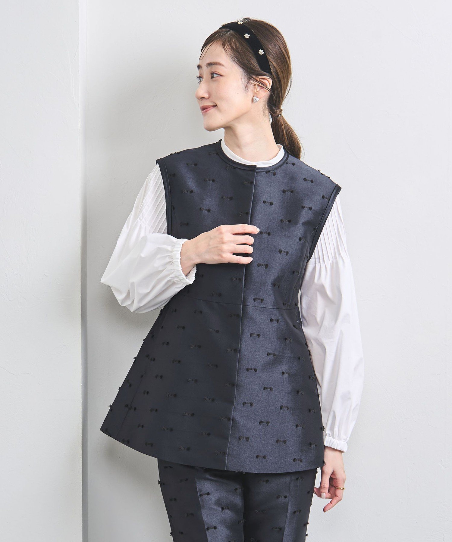 【ユナイテッドアローズ/UNITED ARROWS】のリボン カットジャガード ベスト 人気、トレンドファッション・服の通販 founy(ファニー) 　ファッション　Fashion　レディースファッション　Fashion for Women　アウター　Coat / Outerwear Collection　トップス・カットソー　Cut & Sew Tops　ベスト&ジレ / 重ね着スタイル　Vests & Gilets　アクセサリー　Fashion Accessories　カットジャガード　Cut Jacquard　コンシャス　Conscious, Bodycon　切替　Switching, Contrast Panel　シルバー　Silver, Metallic Silver　スリム　Slim, Slim Fit　セットアップ　Set-Up, Coordinated Outfit　タイトスカート　Pencil Skirt, Tight Skirt　ドット　Polka Dot, Dot Pattern　パイピング　Piping, Trim Design　パール　Pearl, Pearl Accent　フィット　Fit, Slim Fit　フロント　Front, Front Design　ベスト　Vest, Waistcoat　ペプラム　Peplum, Flared Hem　メタル　Metal, Metal Parts　リボン　Ribbon, Bow　おすすめ　Recommended / Our Picks　セレモニー　Ceremony　 other-1|ID: prp329100004695401 ipo3291000000033905829