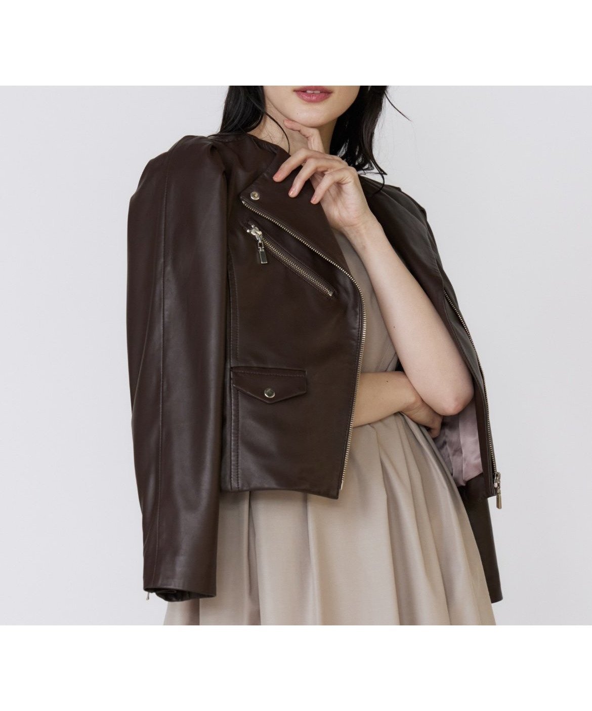 【マーリエ ル カセット/Maglie le cassetto】の《M Maglie le cassetto》スパニッシュラムレザーブルゾン《美人百花9月号掲載》 インテリア・キッズ・メンズ・レディースファッション・服の通販 founy(ファニー) 　雑誌掲載アイテム　Magazine Picks & Fashion Features　ファッション雑誌　Fashion Magazines　ビジンヒャッカ　美人百花　ファッション　Fashion　レディースファッション　Fashion for Women　アウター　Coat / Outerwear Collection　ブルゾンジャケット・スポーティアウター　Blouson Jackets　9月号　September Issue　おすすめ　Recommended / Our Picks　シャーリング　Shirring, Ruched　トレンド　Trend, Trending Now　フラワー　Flower, Floral　ポケット　Pocket, Pocket Detail　ライダース　Riders　ライダースジャケット　Riders, Biker Jacket　今季　This Season, Current Season　雑誌　Magazine, Fashion Magazine　ブラウン|ID: prp329100004695682 ipo3291000000033908548