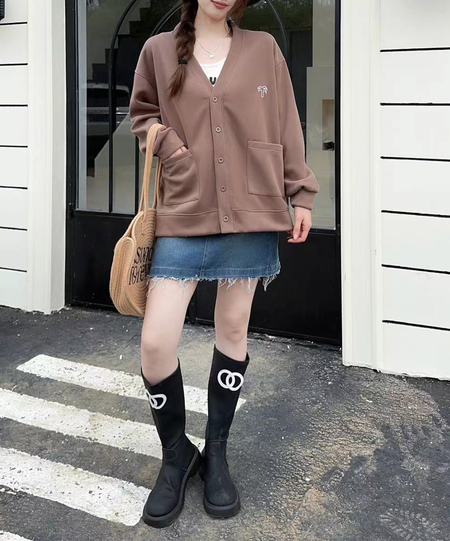 【アイモハ/aimoha】のaimoha -select-/Vネックスナップボタンブルゾン インテリア・キッズ・メンズ・レディースファッション・服の通販 founy(ファニー) 　ファッション　Fashion　レディースファッション　Fashion for Women　アウター　Coat / Outerwear Collection　ブルゾンジャケット・スポーティアウター　Blouson Jackets　トップス・カットソー　Cut & Sew Tops　Vネックトップス　V-Neck Tops / V-Cut Neckline Shirts　シンプル　Simple, Minimal　スタイリッシュ　Stylish, Fashionable　デニム　Denim, Jeans Material　フロント　Front, Front Design　コーヒー|ID: prp329100004695707 ipo3291000000033908716