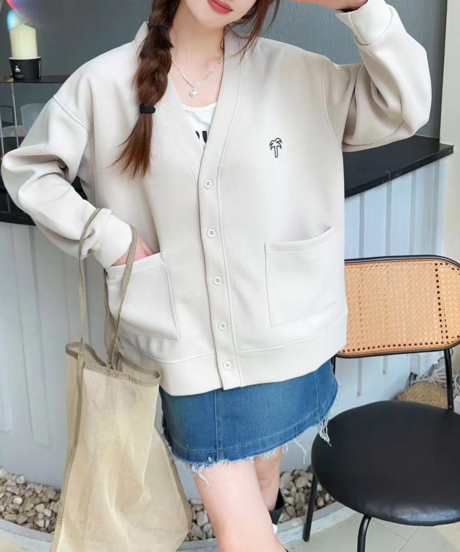 【アイモハ/aimoha】のaimoha -select-/Vネックスナップボタンブルゾン インテリア・キッズ・メンズ・レディースファッション・服の通販 founy(ファニー) 　ファッション　Fashion　レディースファッション　Fashion for Women　アウター　Coat / Outerwear Collection　ブルゾンジャケット・スポーティアウター　Blouson Jackets　トップス・カットソー　Cut & Sew Tops　Vネックトップス　V-Neck Tops / V-Cut Neckline Shirts　シンプル　Simple, Minimal　スタイリッシュ　Stylish, Fashionable　デニム　Denim, Jeans Material　フロント　Front, Front Design　ライトベージュ|ID: prp329100004695707 ipo3291000000033908718