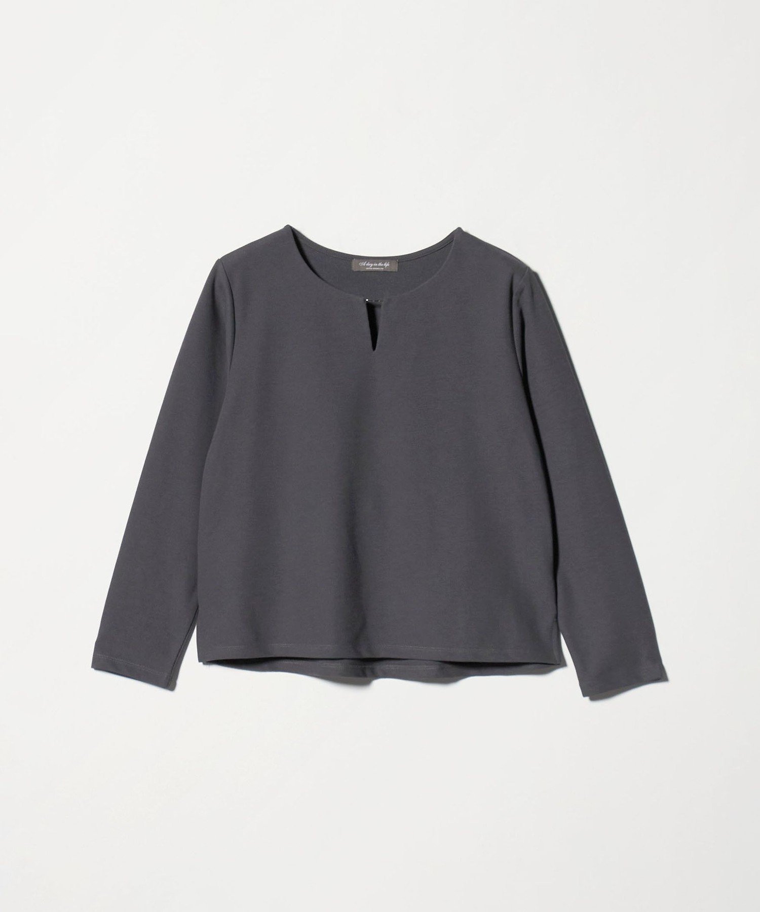 【ユナイテッドアローズ/UNITED ARROWS】のサーフニット メタルパーツ カットソー A DAY IN THE LIFE 人気、トレンドファッション・服の通販 founy(ファニー) 　ファッション　Fashion　レディースファッション　Fashion for Women　トップス・カットソー　Cut & Sew Tops　ニット　Knit Tops & Sweaters　カットソー・ベーシックTシャツ　Cut-and-Sewn Tops / Stretch Tees & Basics　インナー　Innerwear　カットソー　Cut and Sewn Top　ジャケット　Jacket, Outerwear　スリット　Slit, Slit Detail　スーツ　Suit, Formalwear　デニム　Denim, Jeans Material　ネックレス　Necklace, Pendant Necklace　メタル　Metal, Metal Parts　A/W・秋冬　Autumn/Winter　アウトレット　Outlet / Clearance　ビジネス 仕事 通勤　Business / Work / Commuting　 other-1|ID: prp329100004695783 ipo3291000000033966755