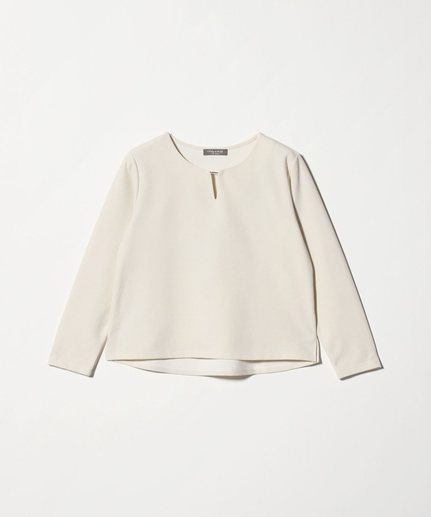 【ユナイテッドアローズ/UNITED ARROWS】のサーフニット メタルパーツ カットソー A DAY IN THE LIFE インテリア・キッズ・メンズ・レディースファッション・服の通販 founy(ファニー) 　ファッション　Fashion　レディースファッション　Fashion for Women　トップス・カットソー　Cut & Sew Tops　ニット　Knit Tops & Sweaters　カットソー・ベーシックTシャツ　Cut-and-Sewn Tops / Stretch Tees & Basics　インナー　Innerwear　カットソー　Cut and Sewn Top　ジャケット　Jacket, Outerwear　スリット　Slit, Slit Detail　スーツ　Suit, Formalwear　デニム　Denim, Jeans Material　ネックレス　Necklace, Pendant Necklace　メタル　Metal, Metal Parts　A/W・秋冬　Autumn/Winter　アウトレット　Outlet / Clearance　ビジネス 仕事 通勤　Business / Work / Commuting　NATURAL|ID: prp329100004695783 ipo3291000000033966760