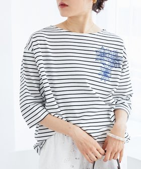 【ルクールブラン/le.coeur blanc】のボーダーモチーフ刺繍カットソー 人気、トレンドファッション・服の通販 founy(ファニー) ファッション Fashion レディースファッション Fashion for Women トップス・カットソー Cut & Sew Tops カットソー・ベーシックTシャツ Cut-and-Sewn Tops / Stretch Tees & Basics 2025年 2025 2025春夏・S/S Spring/Summer 2025 SS25 おすすめ Recommended / Our Picks カットソー Cut and Sewn Top シンプル Simple, Minimal デニム Denim, Jeans Material フラワー Flower, Floral ベーシック Basic, Essential ボーダー Border, Stripe モチーフ Motif, Design Theme 夏 Summer 定番 Standard, Basic Item 春 Spring 秋 Autumn |ID:prp329100004695787