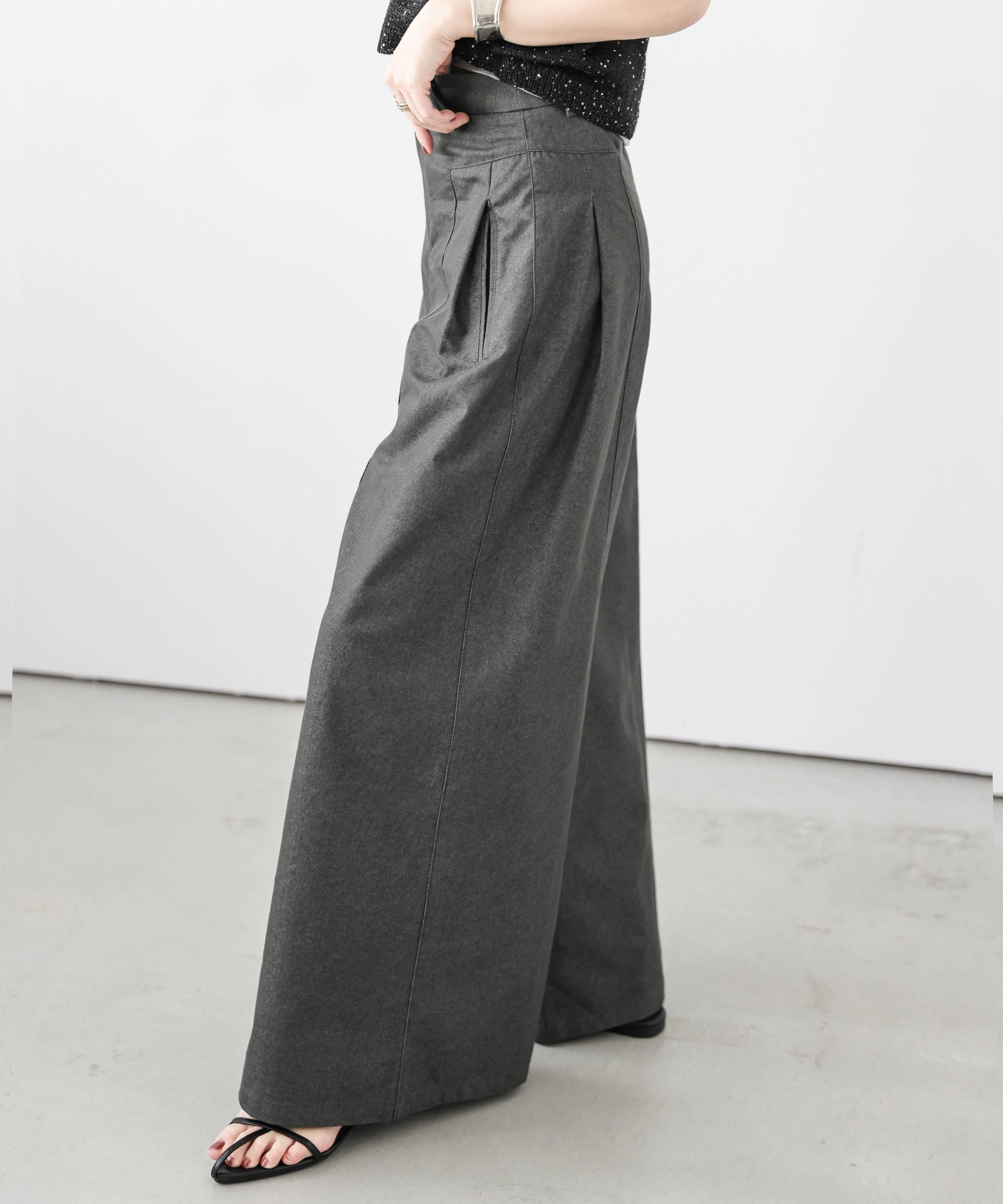 【ラジュール/Lajour】の【日本製】ワイドツイルパンツ インテリア・キッズ・メンズ・レディースファッション・服の通販 founy(ファニー) 　ファッション　Fashion　レディースファッション　Fashion for Women　パンツ　Pants & Trousers　ショート　Short, Short Length　センター　Center, Center Line　ツイル　Twist, Twisted Detail　トレンド　Trend, Trending Now　ポケット　Pocket, Pocket Detail　リラックス　Relax, Relaxed Fit　ロング　Long, Long-Length　ワイド　Wide, Wide Fit　おすすめ　Recommended / Our Picks　日本製　Made In Japan　エレガント 上品　Elegant　チャコールグレー|ID: prp329100004695889 ipo3291000000033910424