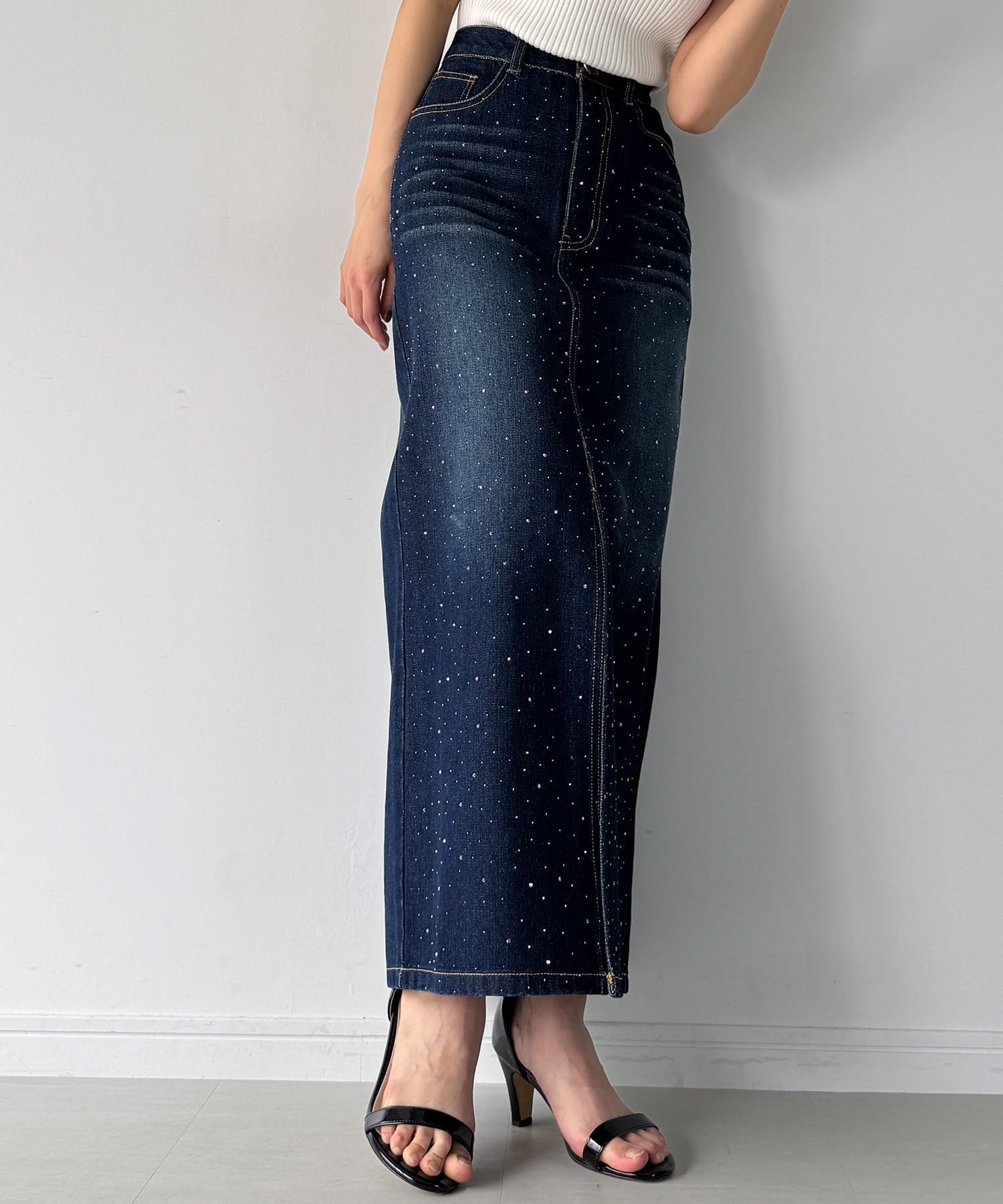 【ジュノア/JUNOAH】のラインストーンセンタースリットデニムスカート インテリア・キッズ・メンズ・レディースファッション・服の通販 founy(ファニー) 　ファッション　Fashion　レディースファッション　Fashion for Women　スカート　Skirts　デニムスカート・カジュアルスカート　Denim Skirts　ブルー|ID: prp329100004695944 ipo3291000000033910971