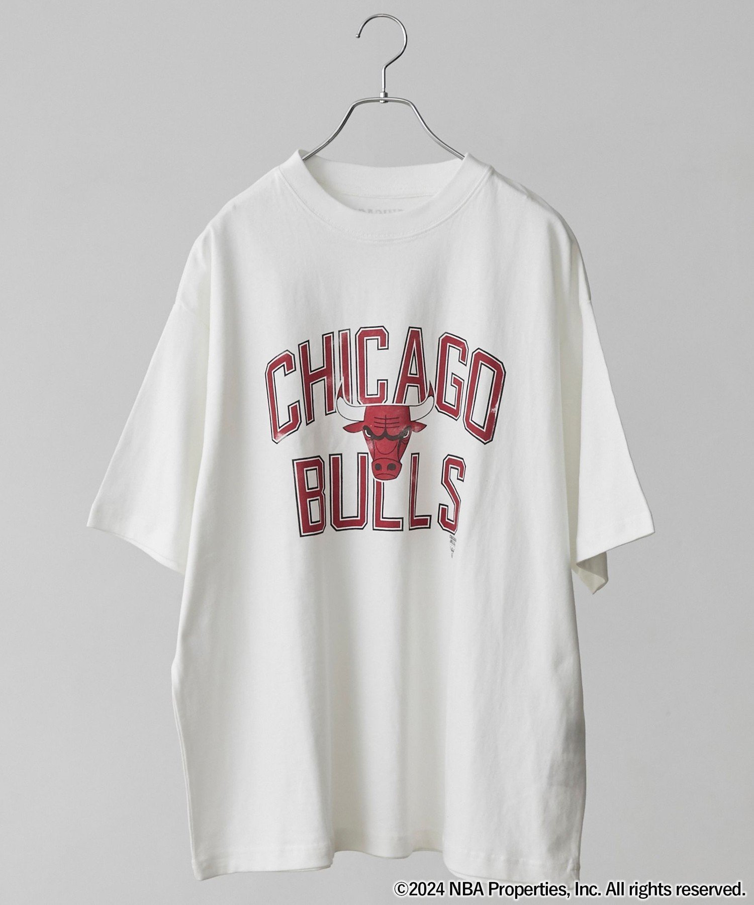 【コーエン/COEN】のNBA別注グラフィックTシャツ(WEB限定カラー) インテリア・キッズ・メンズ・レディースファッション・服の通販 founy(ファニー) 　ファッション　Fashion　レディースファッション　Fashion for Women　トップス・カットソー　Cut & Sew Tops　シャツ・ブラウス・オフィスカジュアル　Elegant Blouses & Button-Ups　ロングTシャツ・Tシャツ　Longline T-Shirts & Tees　ウォッシュ　Washed Finish　ヴィンテージ　Vintage Style　カーゴパンツ　Cargo Pants, Utility Pants　グラフィック　Graphic, Graphic Design　ショーツ　Shorts, Short Pants　デニム　Denim, Jeans Material　ニューヨーク　New York, NYC Style　人気　Popular, Best Seller　パープル　Purple, Violet　別注　Limited Edition, Custom Order　WHITE|ID: prp329100004695974 ipo3291000000033911221