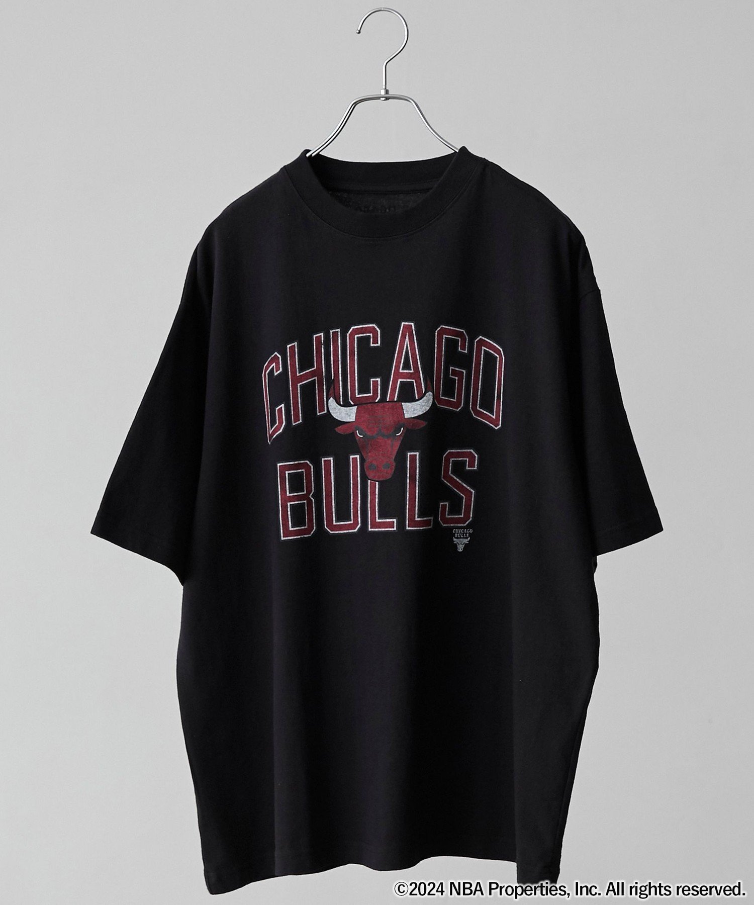 【コーエン/COEN】のNBA別注グラフィックTシャツ(WEB限定カラー) インテリア・キッズ・メンズ・レディースファッション・服の通販 founy(ファニー) 　ファッション　Fashion　レディースファッション　Fashion for Women　トップス・カットソー　Cut & Sew Tops　シャツ・ブラウス・オフィスカジュアル　Elegant Blouses & Button-Ups　ロングTシャツ・Tシャツ　Longline T-Shirts & Tees　ウォッシュ　Washed Finish　ヴィンテージ　Vintage Style　カーゴパンツ　Cargo Pants, Utility Pants　グラフィック　Graphic, Graphic Design　ショーツ　Shorts, Short Pants　デニム　Denim, Jeans Material　ニューヨーク　New York, NYC Style　人気　Popular, Best Seller　パープル　Purple, Violet　別注　Limited Edition, Custom Order　BLACK|ID: prp329100004695974 ipo3291000000033911223