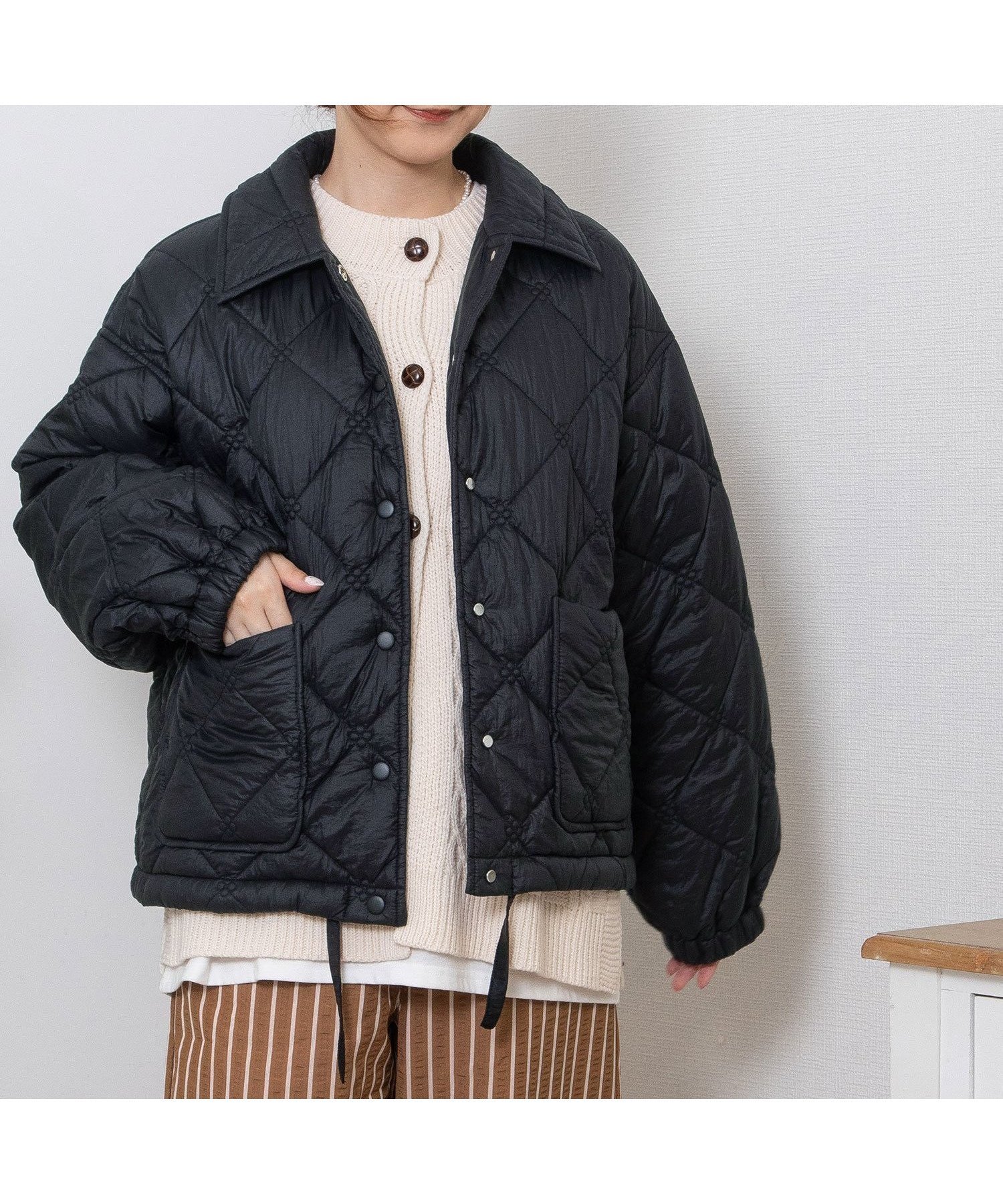 【プードゥドゥ/POU DOU DOU】のボリューム袖キルティングショートコート インテリア・キッズ・メンズ・レディースファッション・服の通販 founy(ファニー) 　ファッション　Fashion　レディースファッション　Fashion for Women　アウター　Coat / Outerwear Collection　コート・ロングコート・ピーコート　Long Coats, Peacoats & More　キルティング　Quilted, Quilting　ストレート　Straight, Straight Cut　スマート　Smart, Elegant　バランス　Balance, Style Balance　パッチ　Patch, Appliqué　ポケット　Pocket, Pocket Detail　モチーフ　Motif, Design Theme　ブラック|ID: prp329100004696006 ipo3291000000033911435