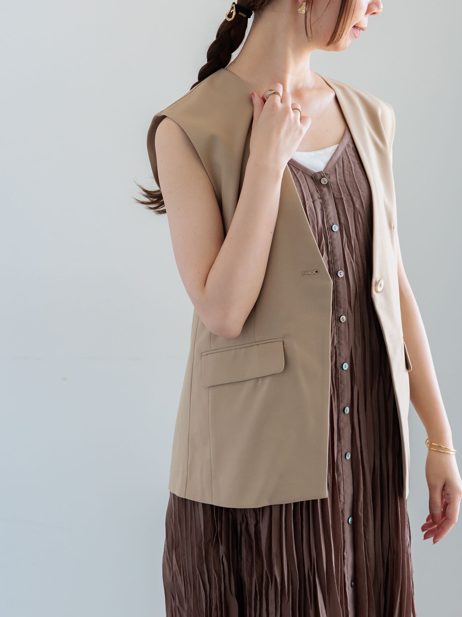 【テチチ/Te chichi】の麻調Yカラージレ インテリア・キッズ・メンズ・レディースファッション・服の通販 founy(ファニー) 　ファッション　Fashion　レディースファッション　Fashion for Women　アウター　Coat / Outerwear Collection　トップス・カットソー　Cut & Sew Tops　ベスト&ジレ / 重ね着スタイル　Vests & Gilets　リネン　Linen, Linen Fabric　夏　Summer　ベージュ|ID: prp329100004696074 ipo3291000000033912072
