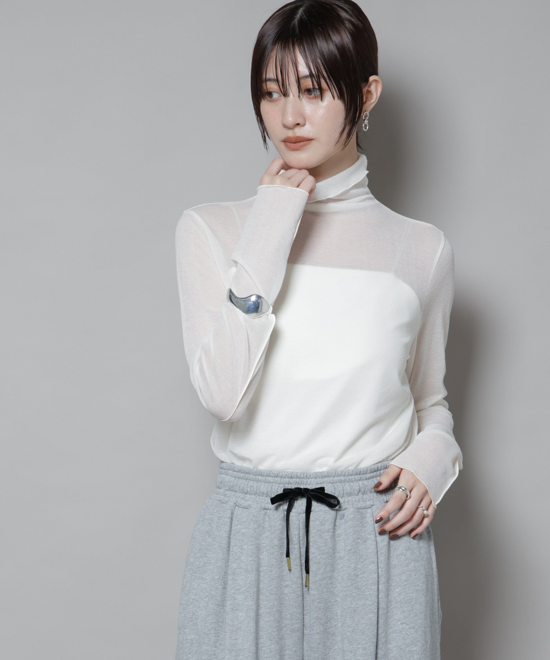 【ナノ ユニバース/nano universe】の梨地シアータートルカットトップス インテリア・キッズ・メンズ・レディースファッション・服の通販 founy(ファニー) 　ファッション　Fashion　レディースファッション　Fashion for Women　トップス・カットソー　Cut & Sew Tops　キャミソール　Camisole, Spaghetti Strap Top　シンプル　Simple, Minimal　タンブラー　Tumbler, Travel Mug　トレンド　Trend, Trending Now　定番　Standard, Basic Item　ハイネック　High Neck, Mock Neck　おすすめ　Recommended / Our Picks　2025年　2025　2025-2026秋冬・A/W　Autumn/Winter 2025–26 AW25–26　オフホワイト1|ID: prp329100004696201 ipo3291000000033913127