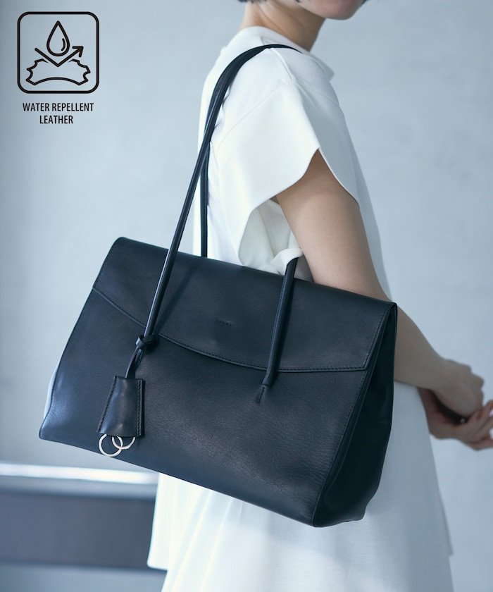 【フリークスストア/FREAK'S STORE】のレザー フラップトートバッグ / キーチャーム付き レザートート / 撥水レザー / A4 25SS インテリア・キッズ・メンズ・レディースファッション・服の通販 founy(ファニー) https://founy.com/ ファッション Fashion レディースファッション Fashion for Women バッグ Bags キーホルダー Keychain, Key Holder チャーム Charm, Pendant フラップ Flap, Flap Pocket S/S・春夏 SS, Spring/Summer, Warm Season おすすめ Recommended / Our Picks 夏 Summer ビジネス 仕事 通勤 Business / Work / Commuting 2025年 2025 2025春夏・S/S Spring/Summer 2025 SS25 |ID: prp329100004696220 ipo3291000000034000778