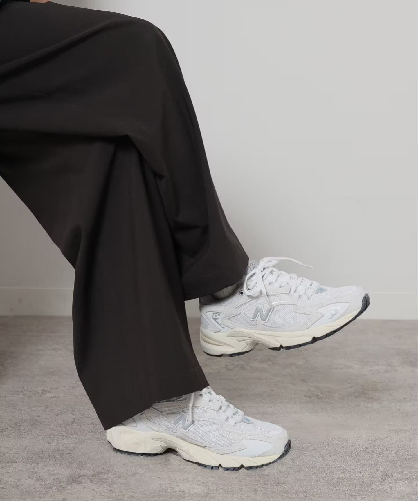 【ジャーナルスタンダード レリューム/JOURNAL STANDARD relume】の《追加》【NEW BALANCE/ニューバランス】ML725 スニーカー インテリア・キッズ・メンズ・レディースファッション・服の通販 founy(ファニー) 　ファッション　Fashion　レディースファッション　Fashion for Women　クッション　Cushion, Throw Pillow　クラシカル　Classical, Vintage-Inspired　シューズ　Shoes, Footwear　スニーカー　Sneakers, Trainers　スポーティ　Sporty, Casual Athletic　スマート　Smart, Elegant　バランス　Balance, Style Balance　ボストン　Boston　ミックス　Mix, Mixed Style　メッシュ　Mesh, Net Fabric　ランニング　Running, Running Wear, Activewear, Jogging　2025年　2025　2025-2026秋冬・A/W　Autumn/Winter 2025–26 AW25–26　グレーB|ID: prp329100004696245 ipo3291000000034118732