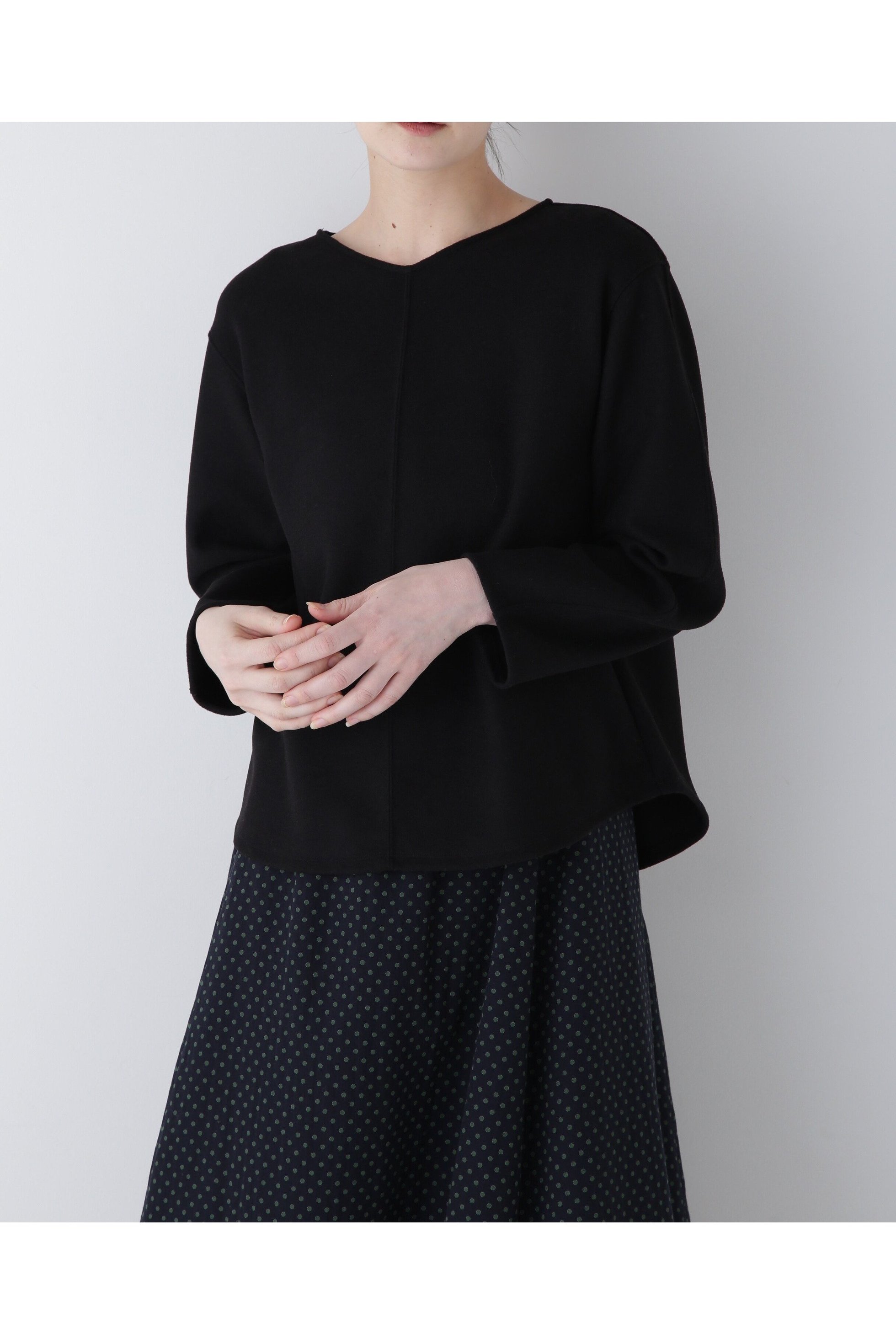 【ヒューマンウーマン/HUMAN WOMAN】のウォッシャブルミルドジャージーVネックプルオーバー インテリア・キッズ・メンズ・レディースファッション・服の通販 founy(ファニー) 　ファッション　Fashion　レディースファッション　Fashion for Women　トップス・カットソー　Cut & Sew Tops　カジュアルプルオーバー・ニットトップス　Pullovers & Knit Tops / Casual Pullovers　Vネックトップス　V-Neck Tops / V-Cut Neckline Shirts　おすすめ　Recommended / Our Picks　シンプル　Simple, Minimal　ボトム　Bottoms, Lower Wear　エレガント 上品　Elegant　別注　Limited Edition, Custom Order　ブラック|ID: prp329100004696257 ipo3291000000033913596