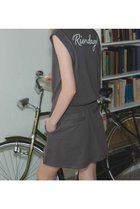 【リエンダ/rienda】の【一部店舗・WEB限定】【RIENDA GOLF】ノースリスウェットトップス 人気、トレンドファッション・服の通販 founy(ファニー) ファッション Fashion レディースファッション Fashion for Women トップス・カットソー Cut & Sew Tops レディースパーカー・カジュアルフーディー Casual Hoodies & Sweatshirts スウェット・クルーネックトップス Sweatshirts & Crewnecks / Relaxed Fit Sweat Tops シンプル Simple, Minimal スキッパー Skipper, Open Collar スポーティ Sporty, Casual Athletic セットアップ Set-Up, Coordinated Outfit ラウンド Round, Round Neck リラックス Relax, Relaxed Fit 再入荷 Restock / Back in Stock おすすめ Recommended / Our Picks ゴルフ Golf thumbnail D/GRY3|ID: prp329100004696390 ipo3291000000033914829