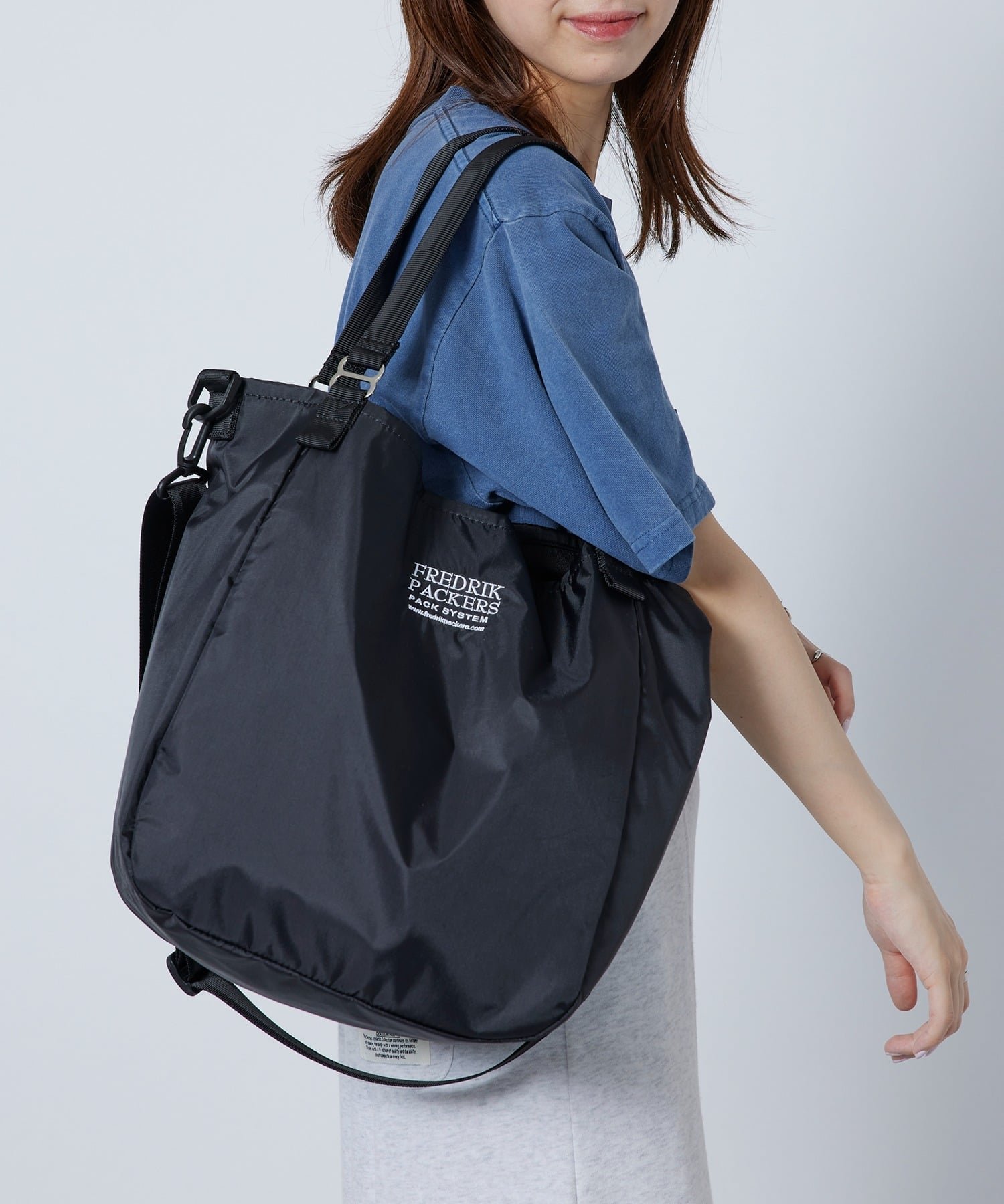 【セットアップセブン/SETUP7】のFREDRIK PACKERS/210D+600D MISSION TOTE S 2way トートバッグ ショルダーバッグ ユニセックス ギフト プレゼント インテリア・キッズ・メンズ・レディースファッション・服の通販 founy(ファニー) 　ファッション　Fashion　レディースファッション　Fashion for Women　バッグ　Bags　アウトドア　Outdoor Clothing　インナー　Innerwear　シンプル　Simple, Minimal　トレンド　Trend, Trending Now　ボックス　Boxy, Box Shape　ポケット　Pocket, Pocket Detail　ワンポイント　One Point, Statement Accent　再入荷　Restock / Back in Stock　おすすめ　Recommended / Our Picks　夏　Summer　旅行　Travel　ギフト プレゼント　Gift / Present　ビジネス 仕事 通勤　Business / Work / Commuting　BLK|ID: prp329100004696583 ipo3291000000033916151