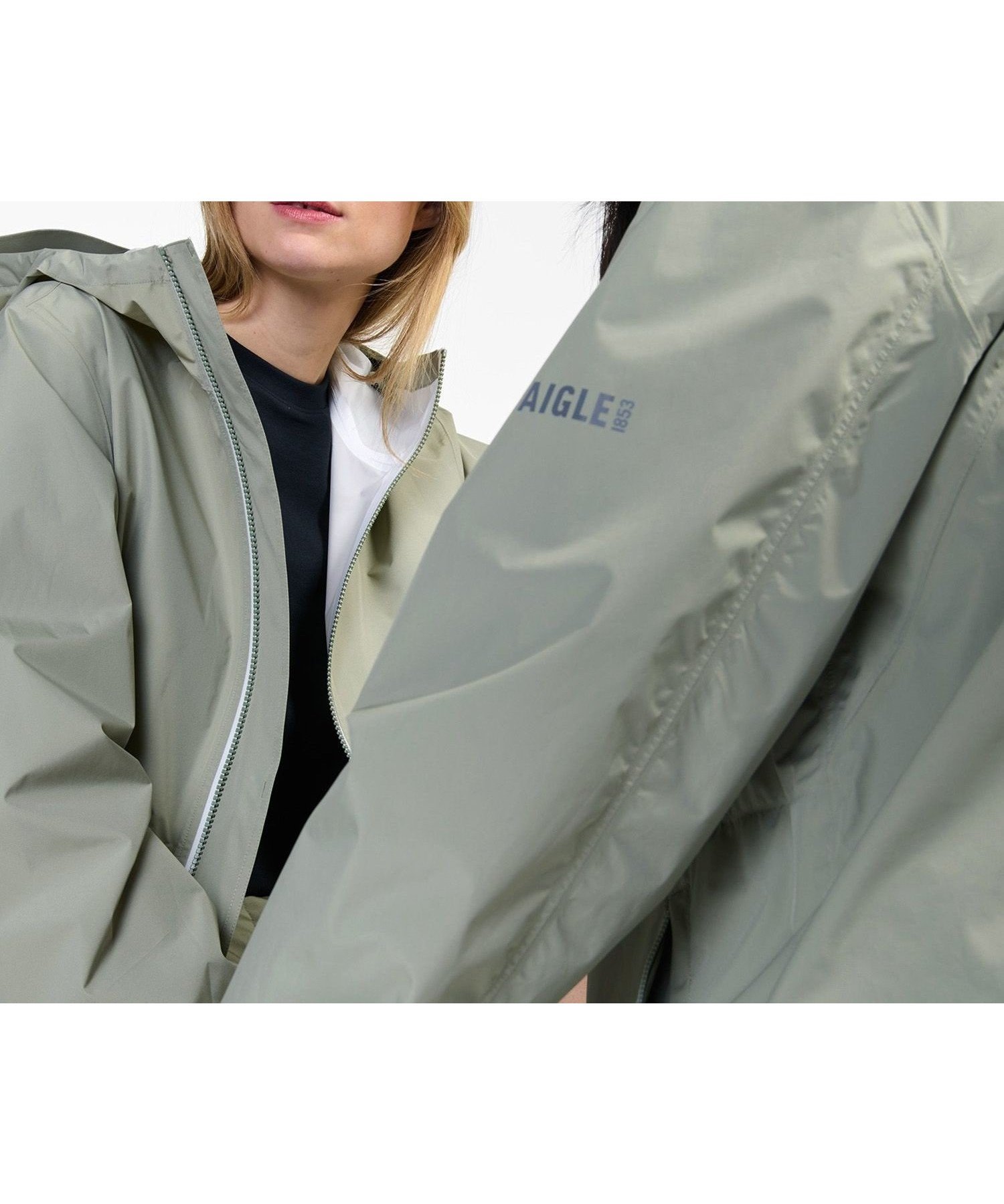 【エーグル/AIGLE】のMTD 防水 撥水 透湿 ポケッタブル 軽量レインパックフーデッドジャケット インテリア・キッズ・メンズ・レディースファッション・服の通販 founy(ファニー) 　ファッション　Fashion　レディースファッション　Fashion for Women　アウター　Coat / Outerwear Collection　レディースジャケット・軽アウター　Jackets　軽量　Lightweight, Ultra Light　シリコン　Silicone, Silicone Material　スタイリッシュ　Stylish, Fashionable　ドローストリング　Drawstring, Pull Cord　フロント　Front, Front Design　プリント　Print, Printed Pattern　ポケット　Pocket, Pocket Detail　ポーチ　Pouch, Small Case　セージグリーン|ID: prp329100004696606 ipo3291000000033916316