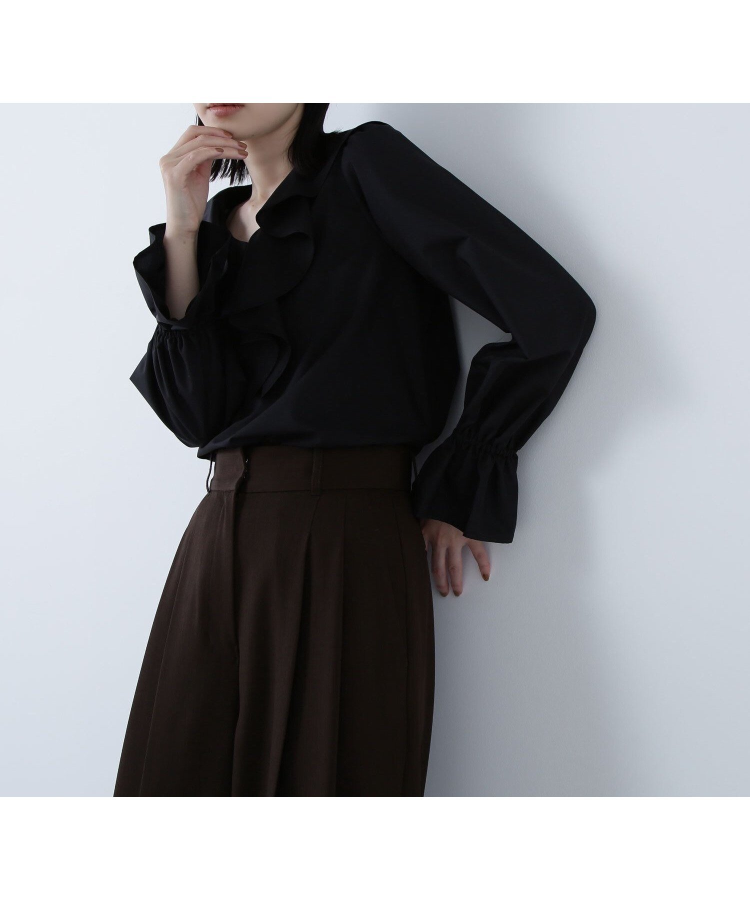 【ナチュラル ビューティー ベーシック/NATURAL BEAUTY BASIC】のラッフルブラウス インテリア・キッズ・メンズ・レディースファッション・服の通販 founy(ファニー) 　ファッション　Fashion　レディースファッション　Fashion for Women　トップス・カットソー　Cut & Sew Tops　シャツ・ブラウス・オフィスカジュアル　Elegant Blouses & Button-Ups　カーディガン　Cardigan, Knitwear　シンプル　Simple, Minimal　スリーブ　Sleeve, Long Sleeve / Short Sleeve　トレンド　Trend, Trending Now　フリル　Frill, Ruffle　ブロード　Broadcloth, Fine Cotton　ラッフル　Ruffle, Frill　ブラック|ID: prp329100004697186 ipo3291000000033919940